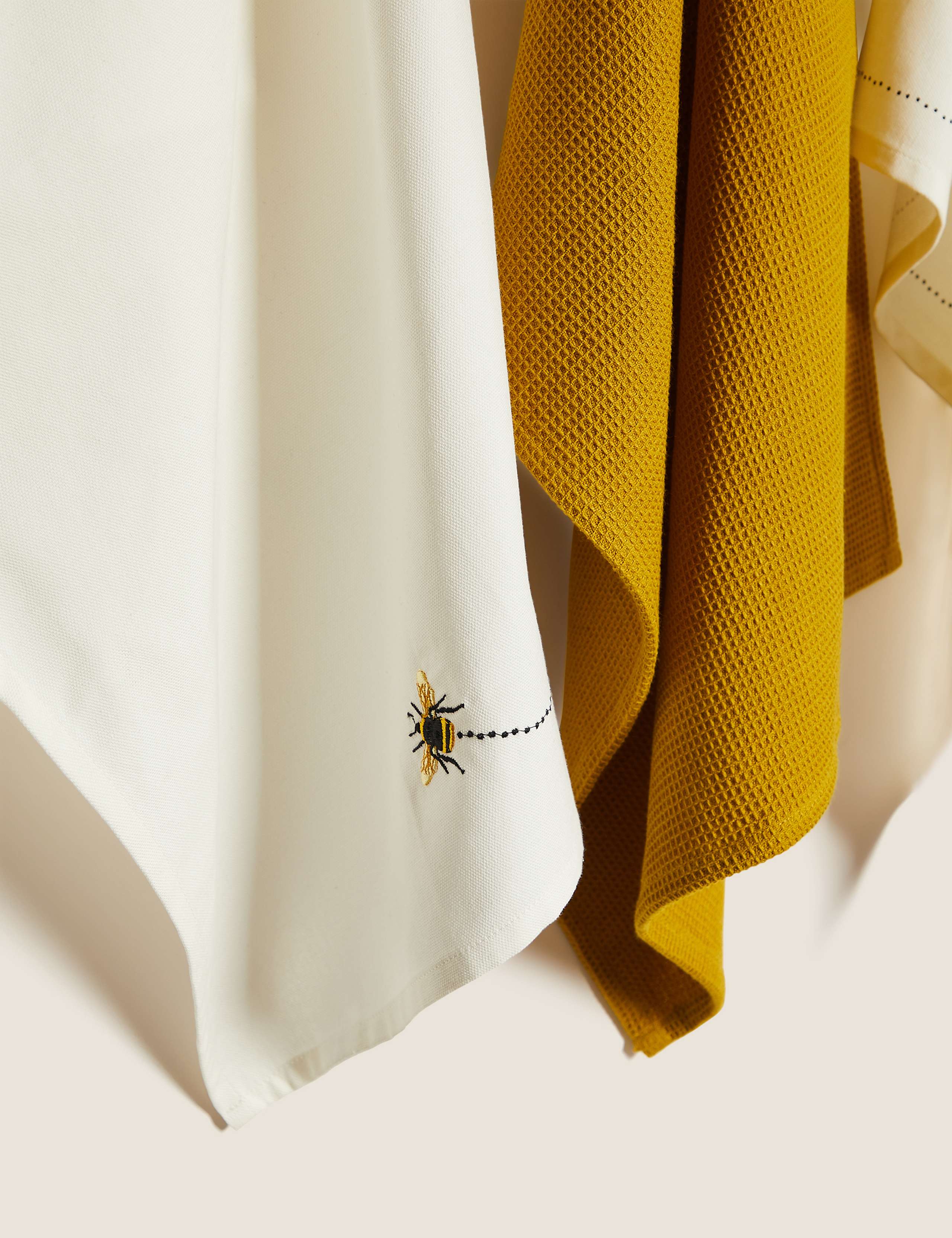 Set of 3 Pure Cotton Bee Tea Towels 6 of 6