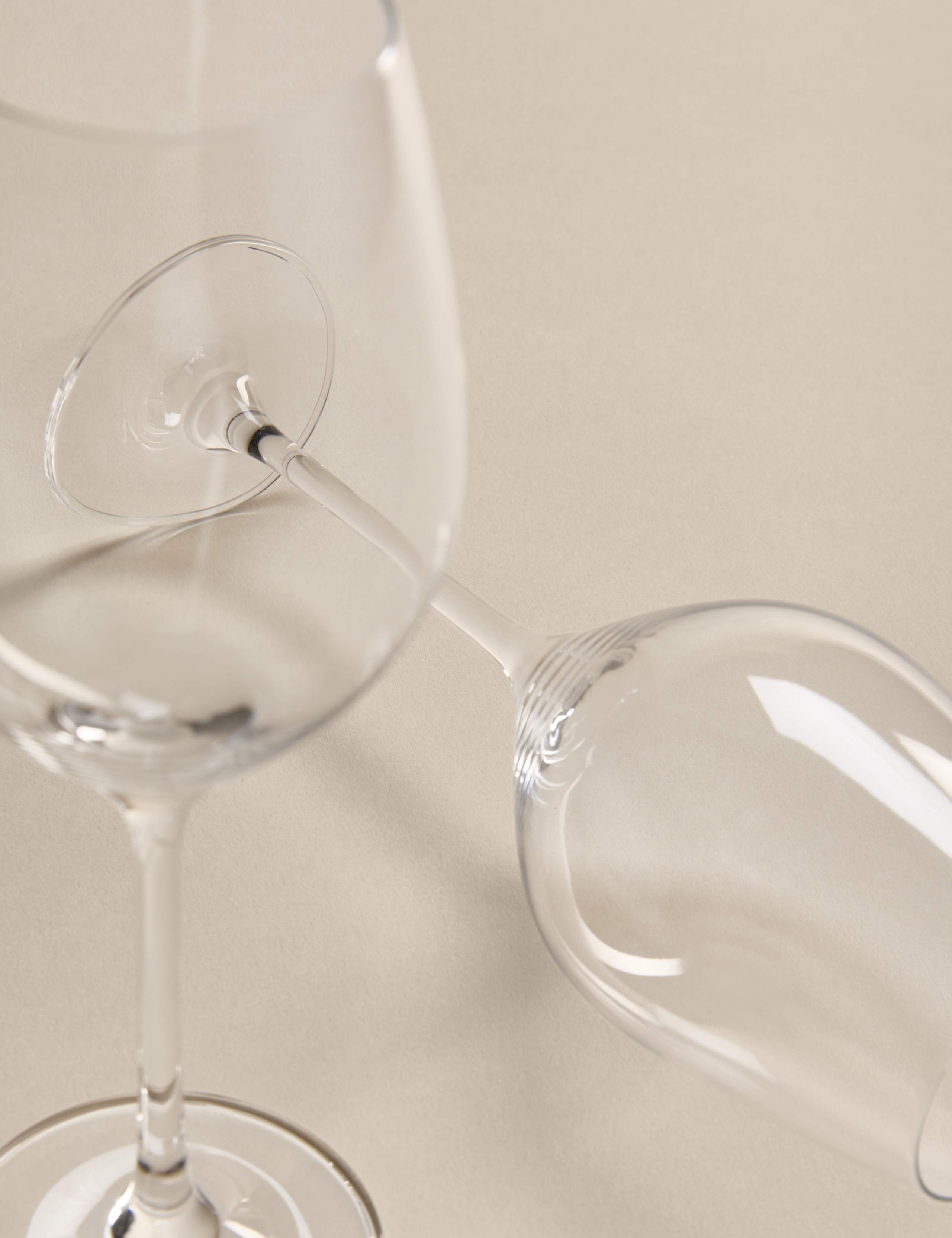 Set of 2 Wine Glasses 5 of 6