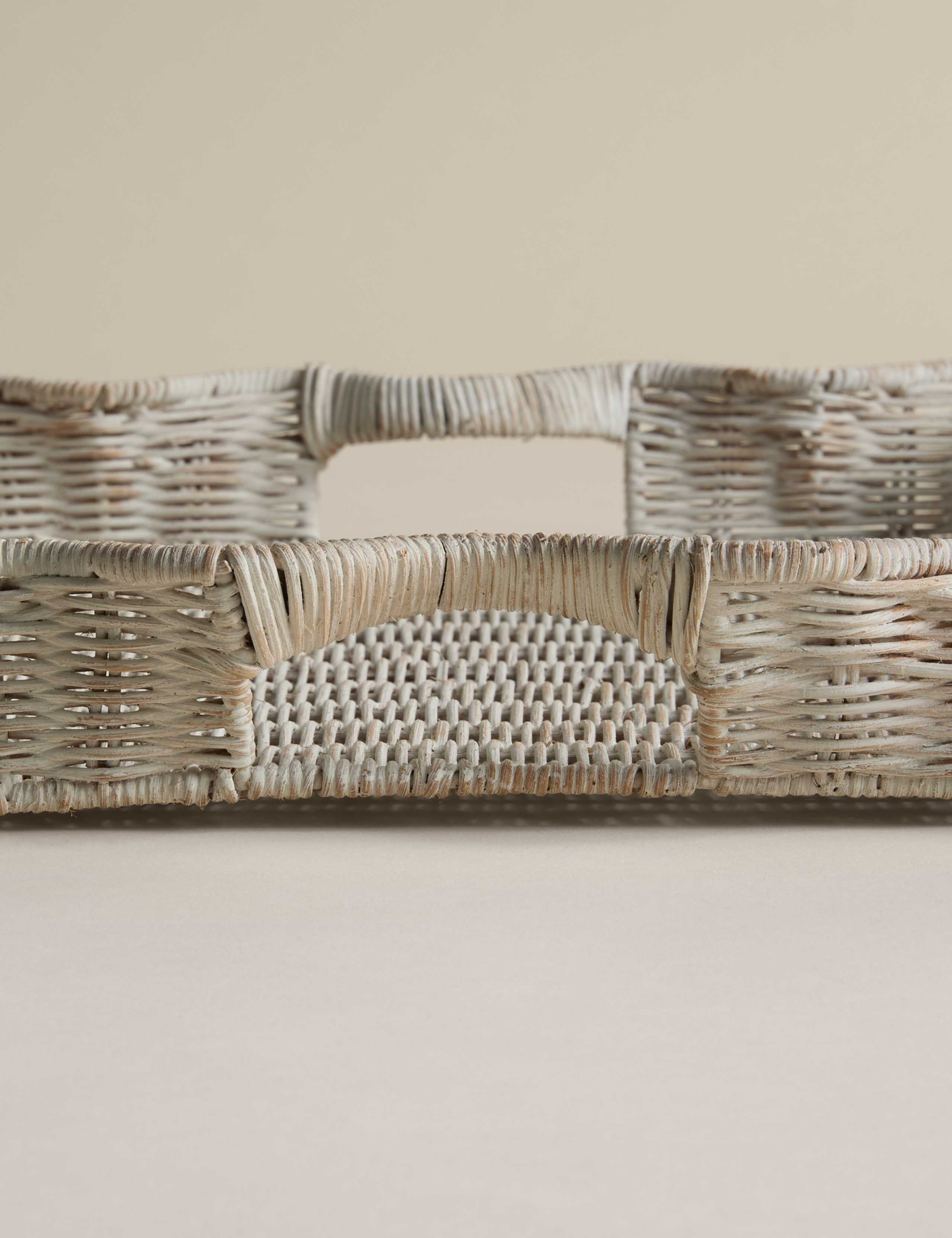 Rattan Scallop Tray 2 of 5