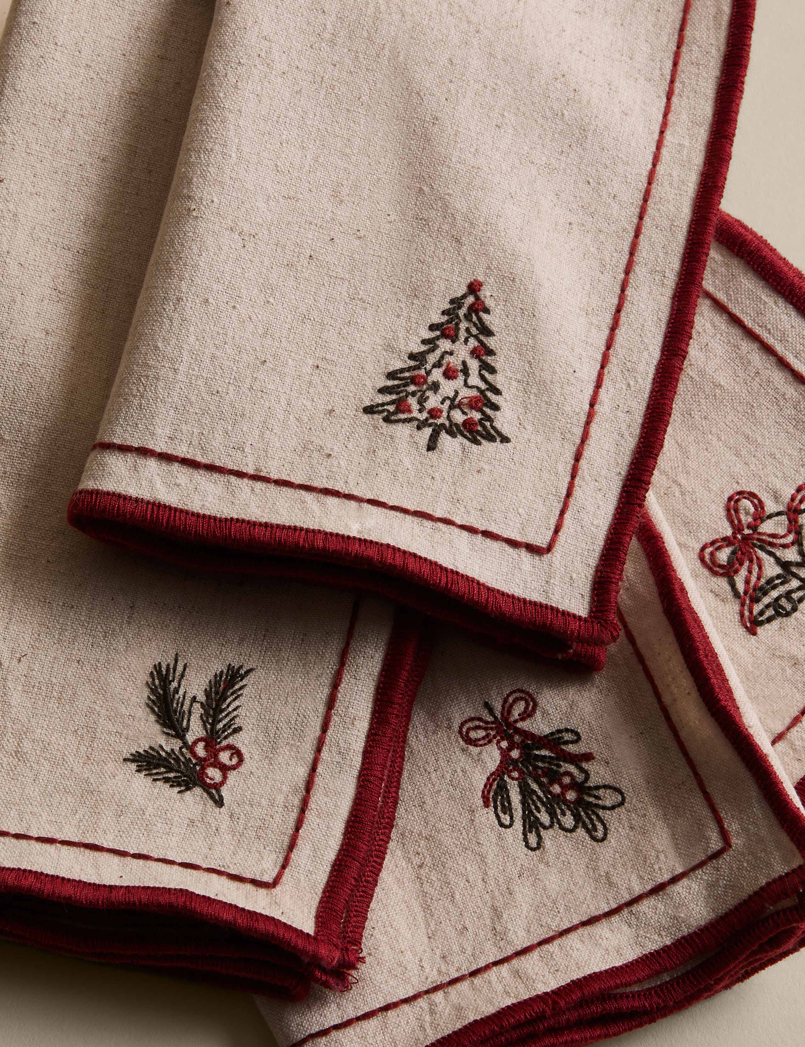 4 Pack Cotton Rich Embroidered Mistletoe Napkins 2 of 4