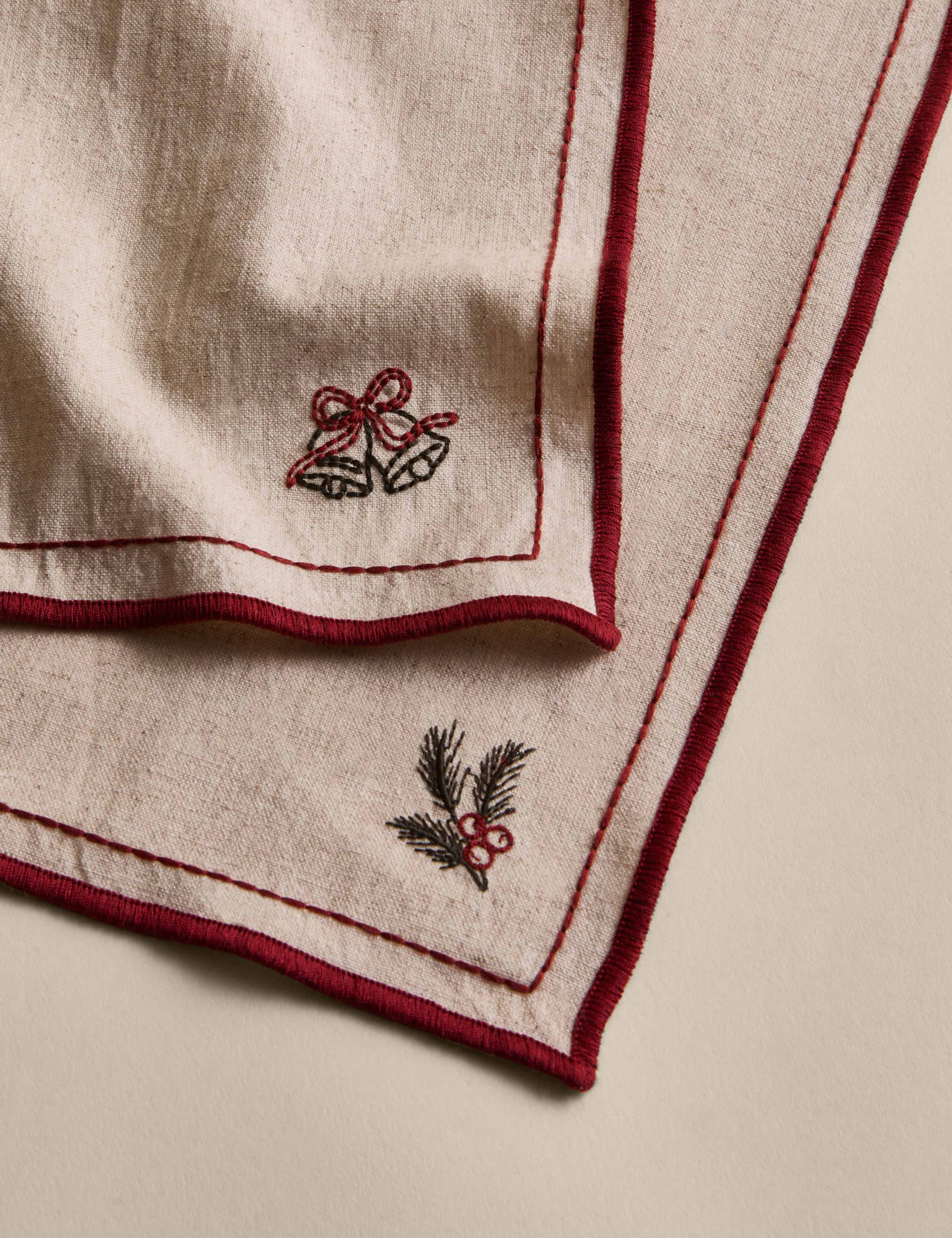 4 Pack Cotton Rich Embroidered Mistletoe Napkins 3 of 4