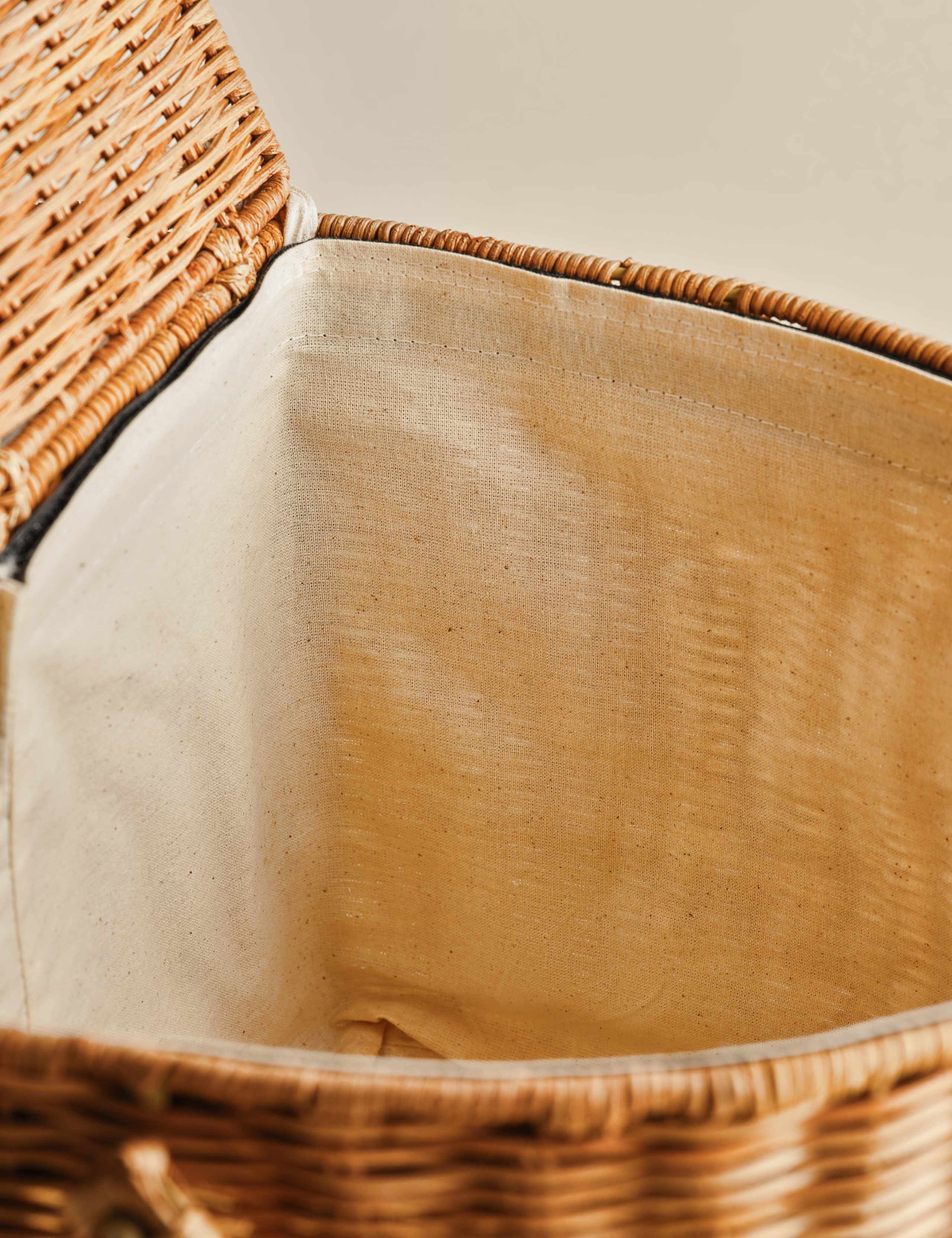 Picnic Hamper with Bottle Holders 3 of 7