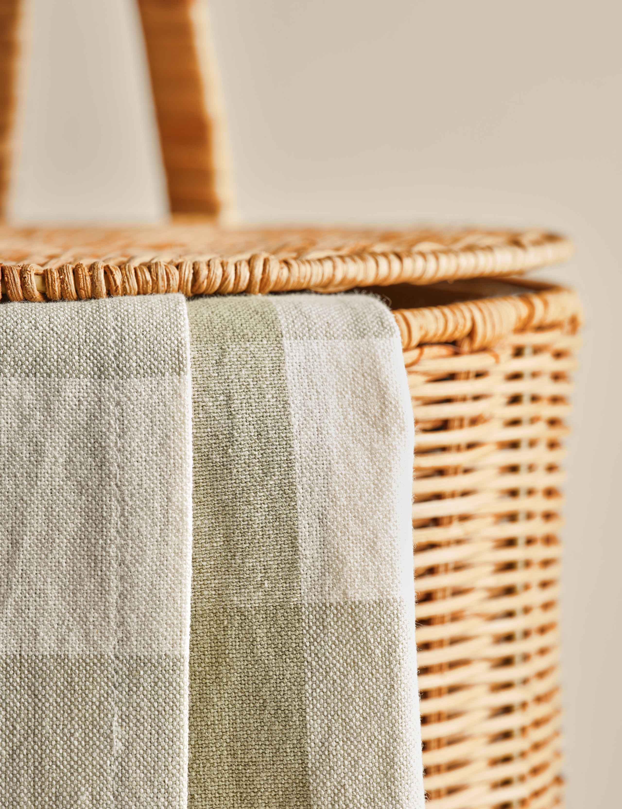 Picnic Hamper with Bottle Holders 4 of 7