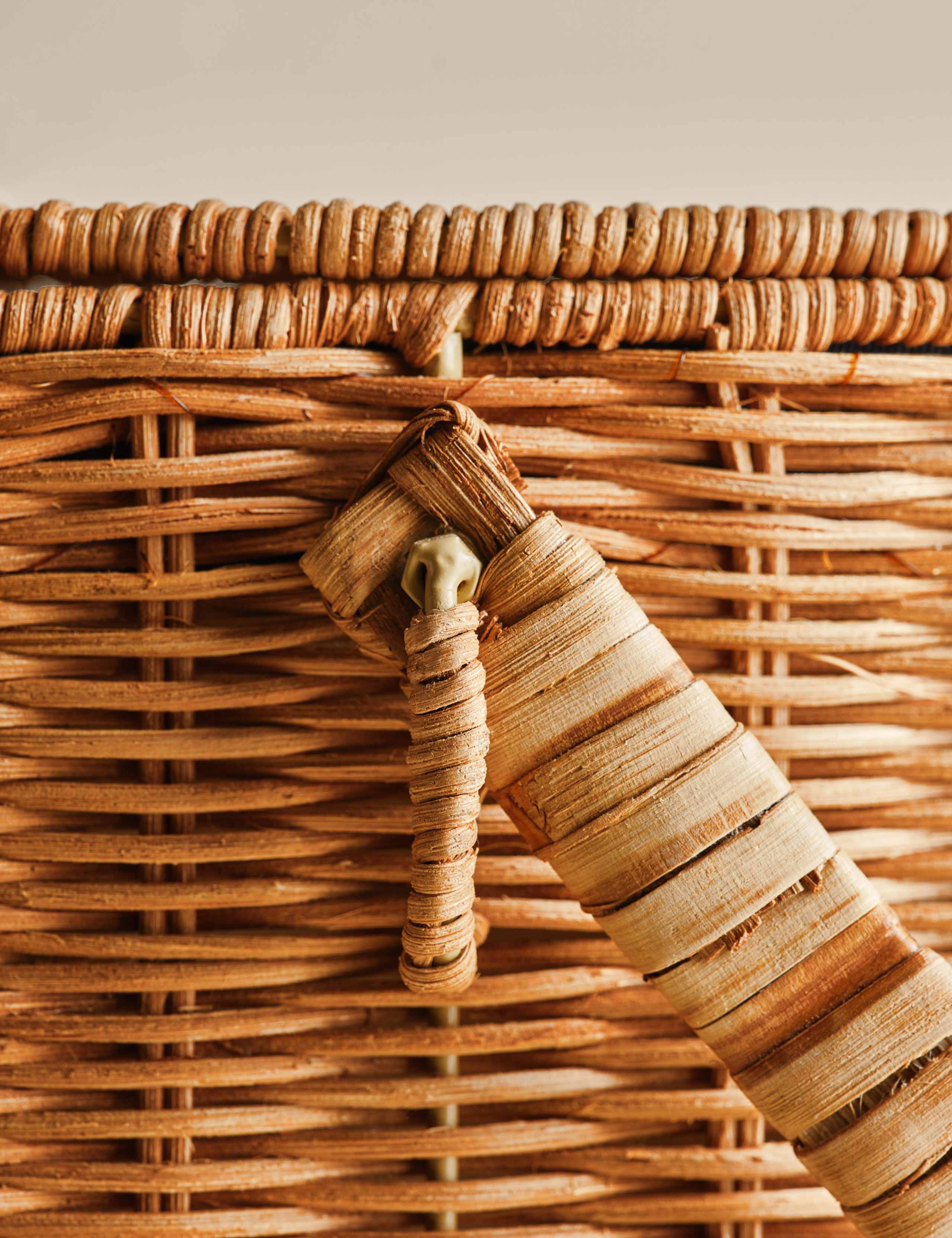 Picnic Hamper with Bottle Holders 6 of 7