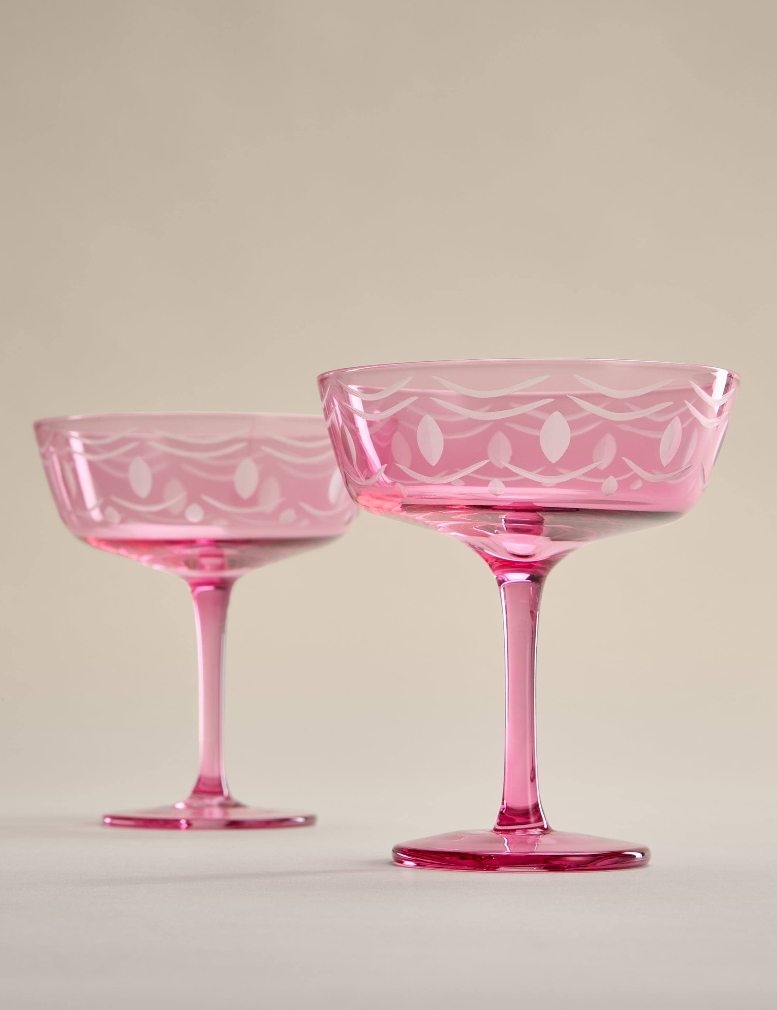 Set of 2 Retro Coupe Glasses 1 of 5