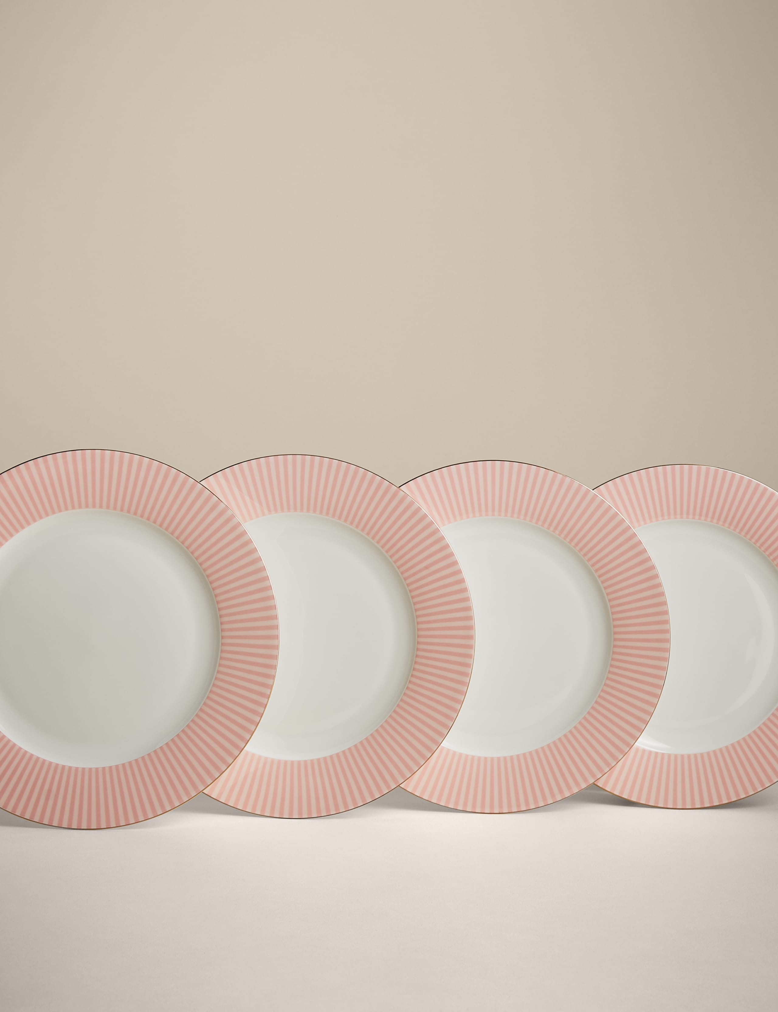 Set of 4 Hampton Dinner Plates 1 of 4