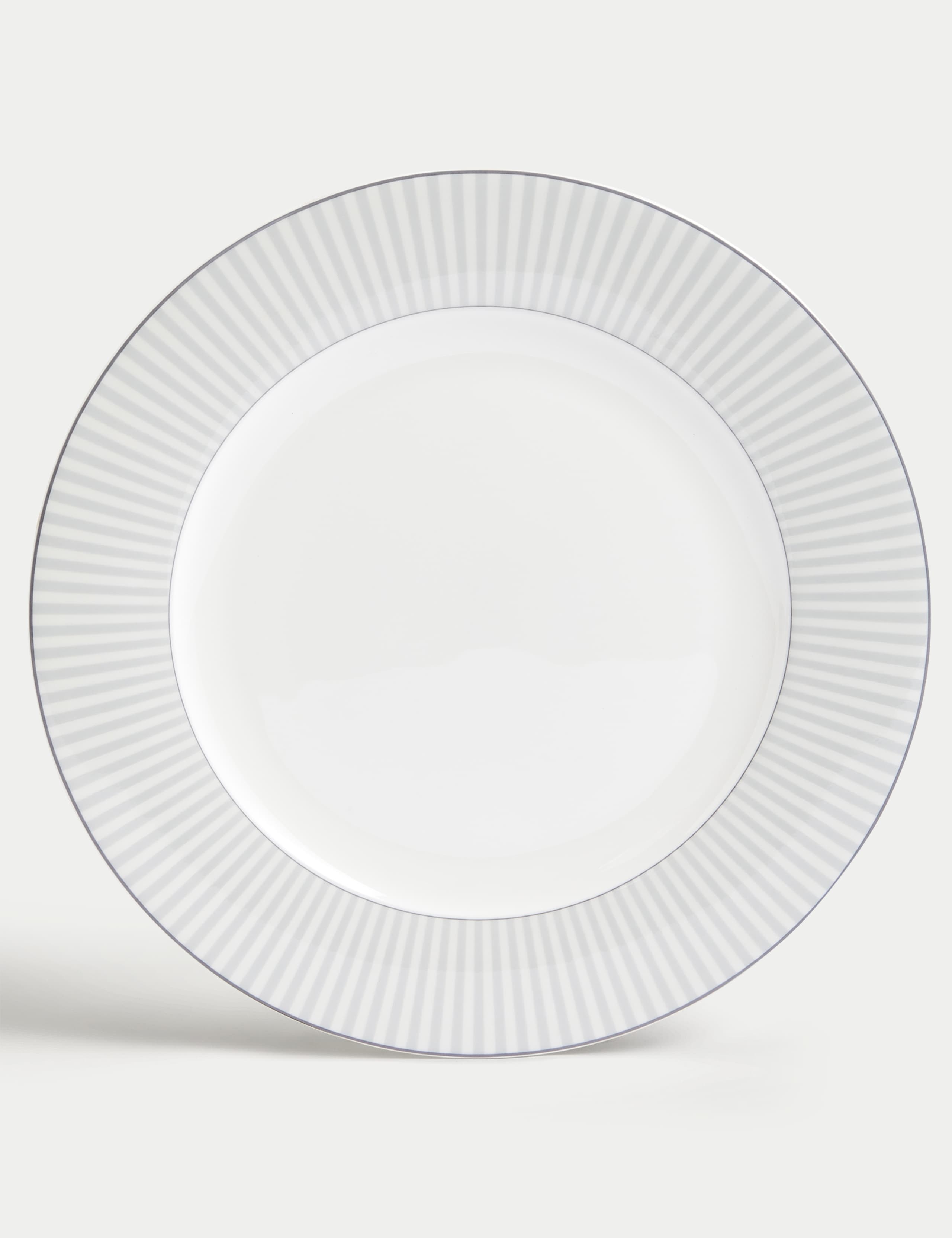 Set of 4 Hampton Dinner Plates 2 of 3