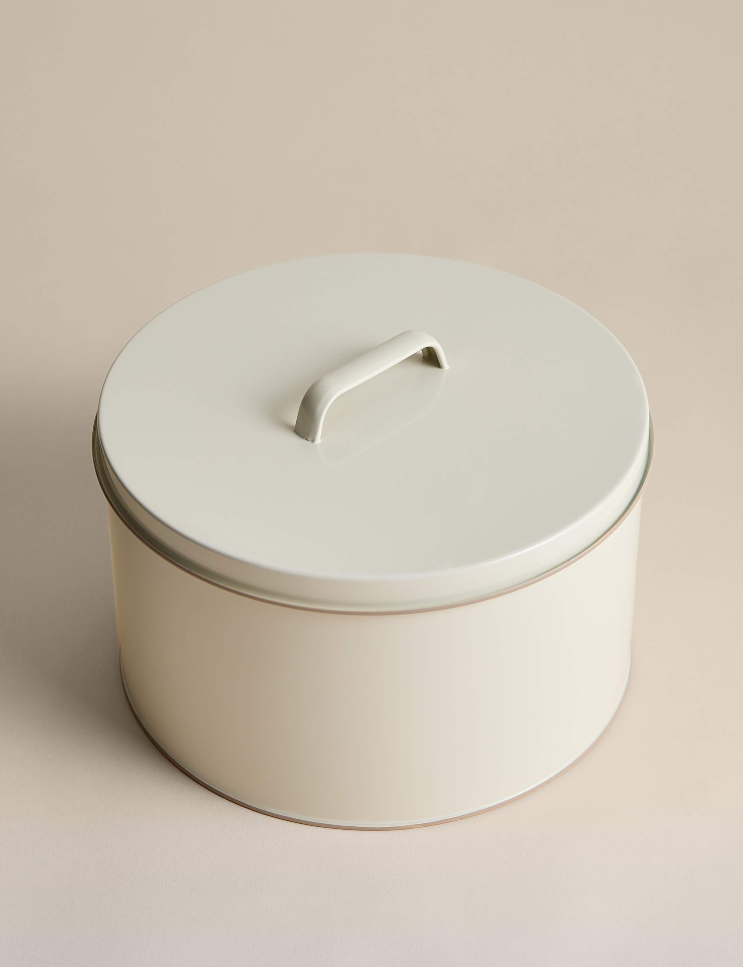 Set of 3 Metal Cake Tins 2 of 4