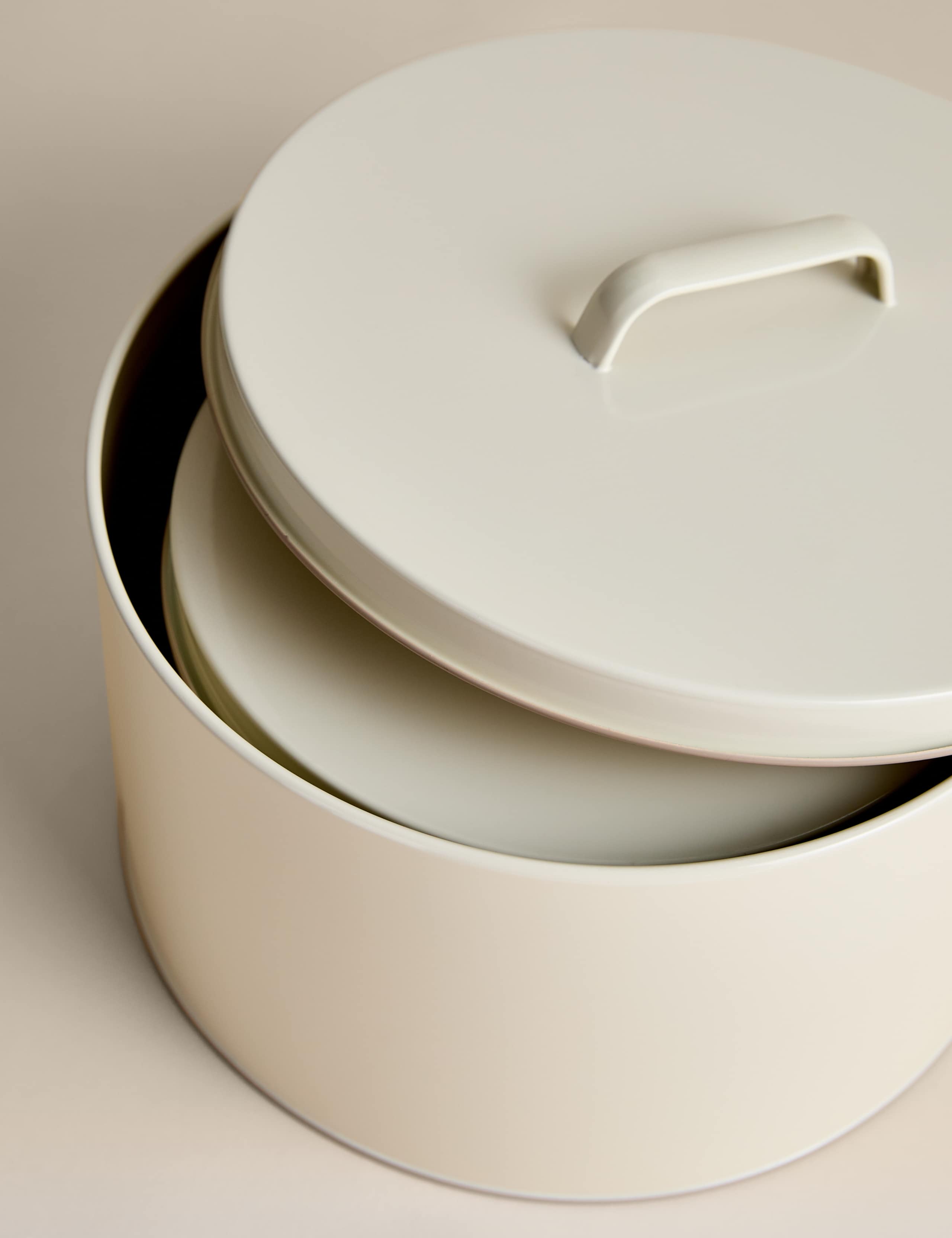 Set of 3 Metal Cake Tins 4 of 4