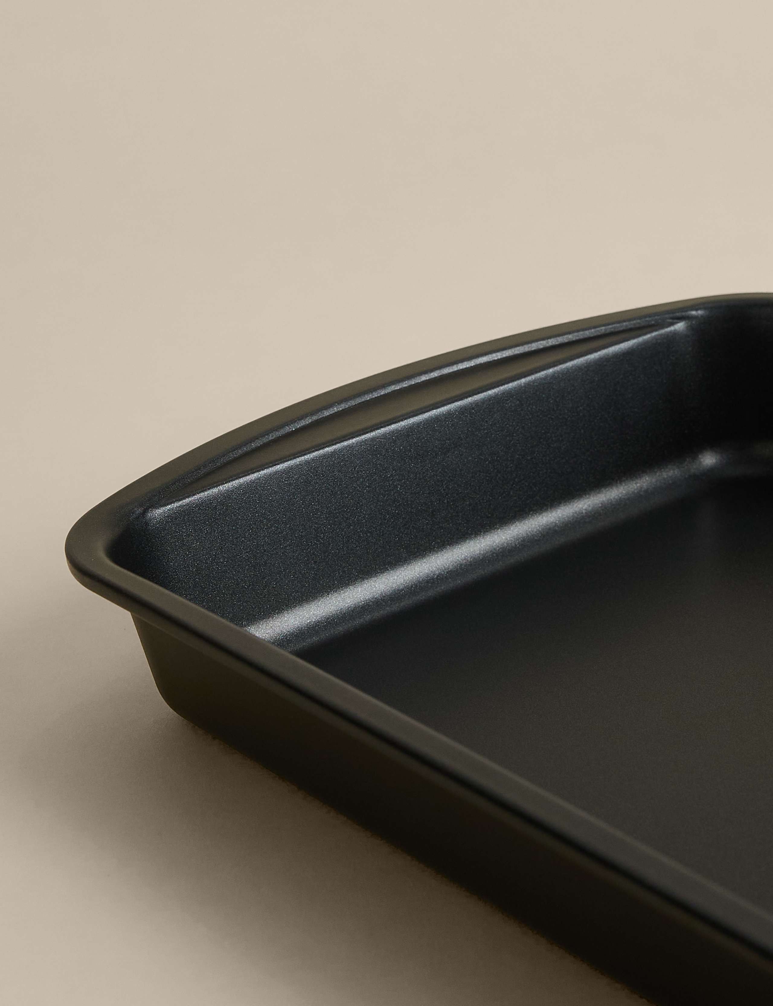 Aluminised Steel 38cm Non-Stick Roaster 2 of 3