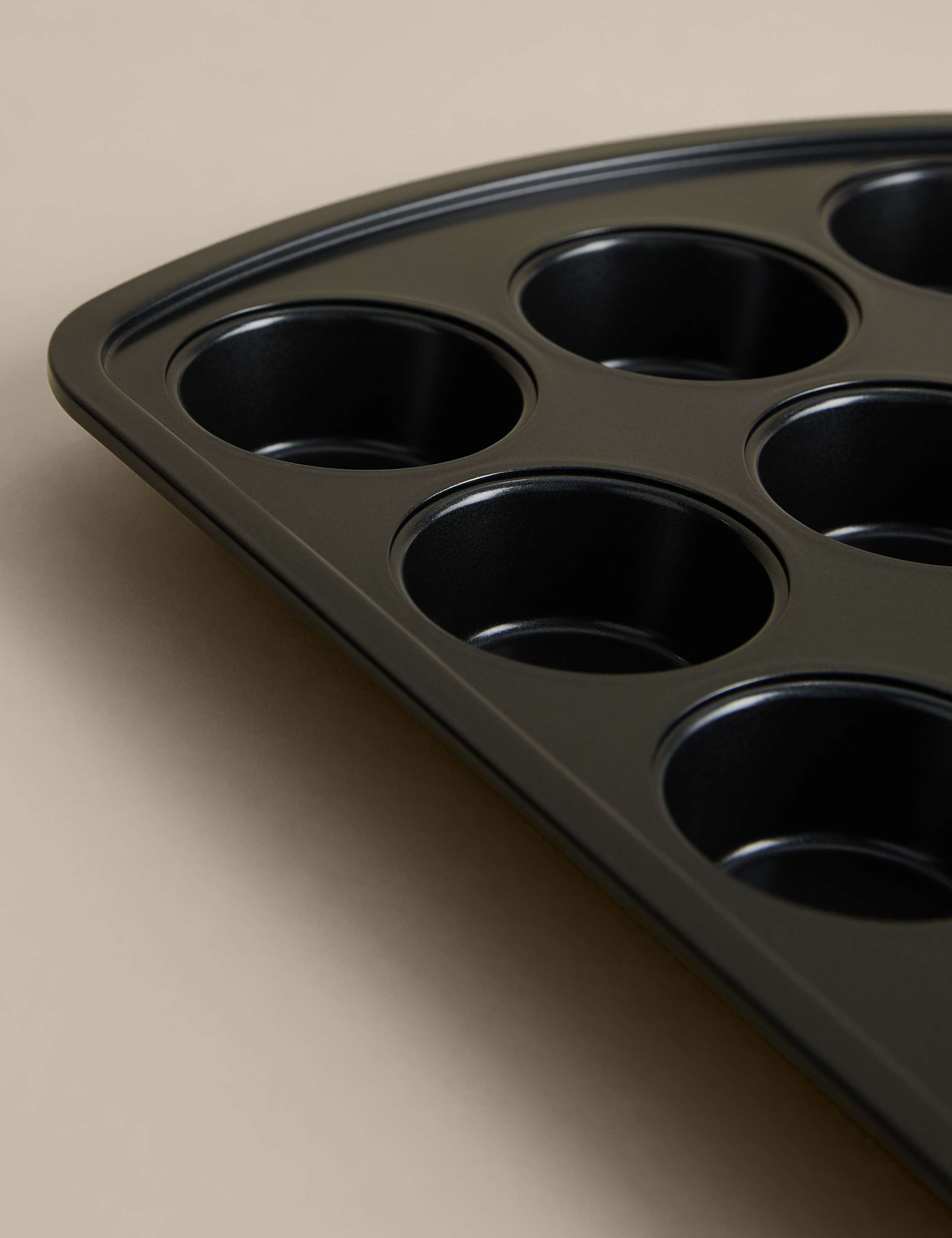 Carbon Steel 12 Cup Non-Stick Muffin Tray 2 of 3