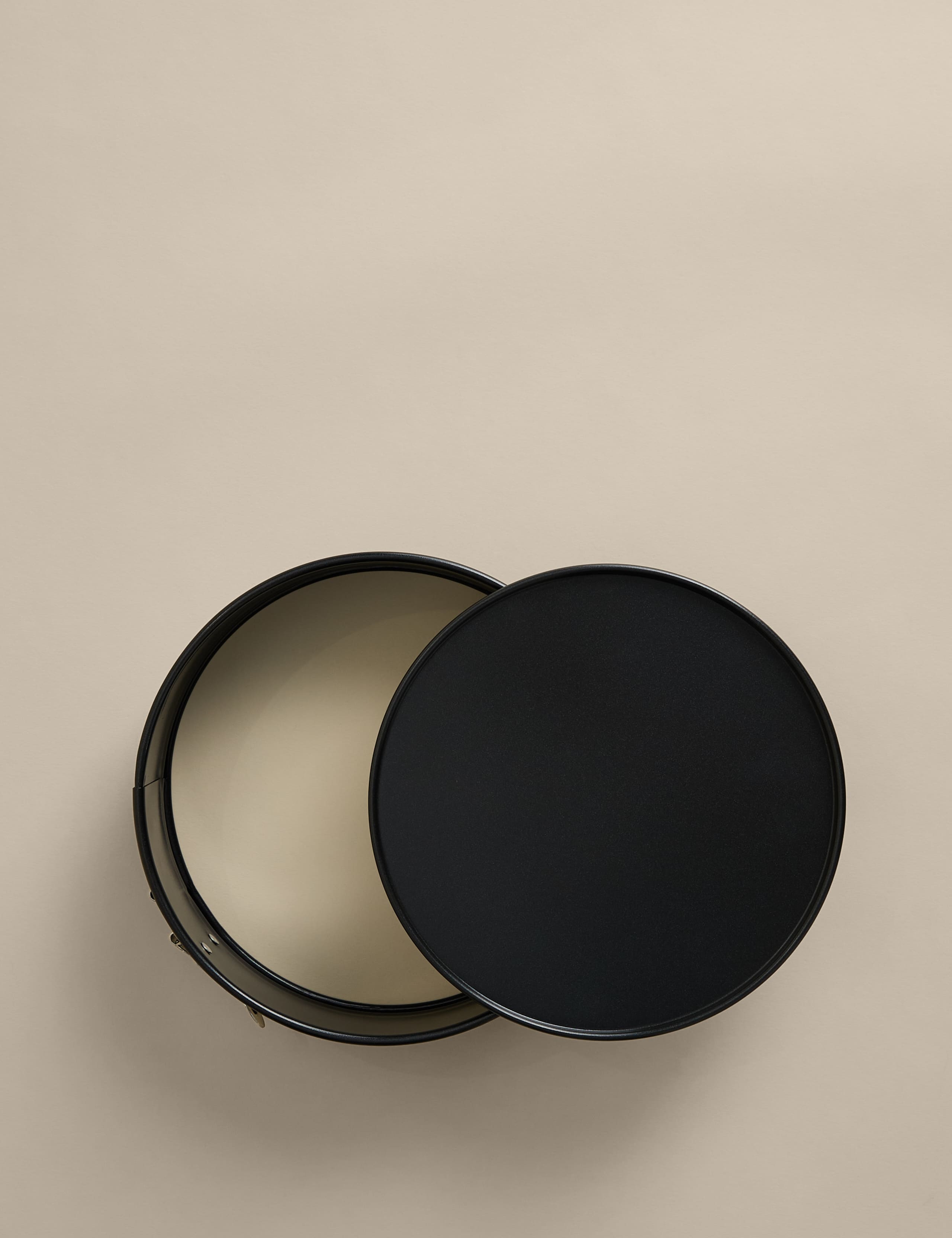 Carbon Steel 8" Springform Cake Tin 3 of 3