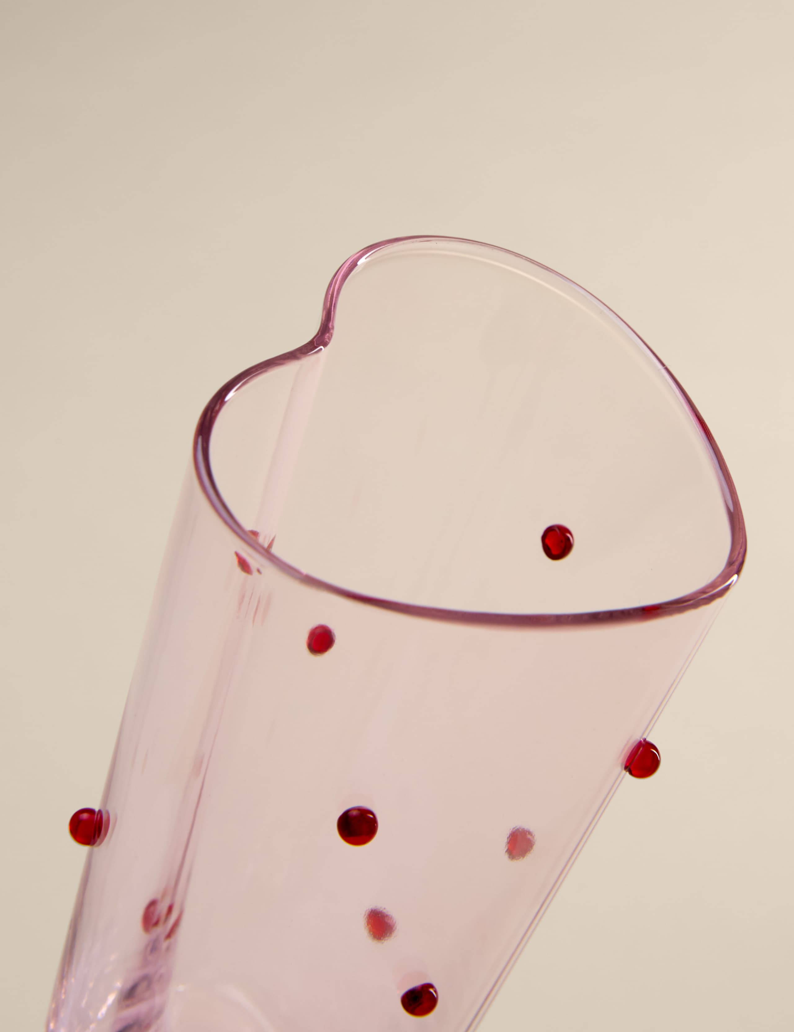 Set of 2 Heart Shaped Champagne Flutes 2 of 5