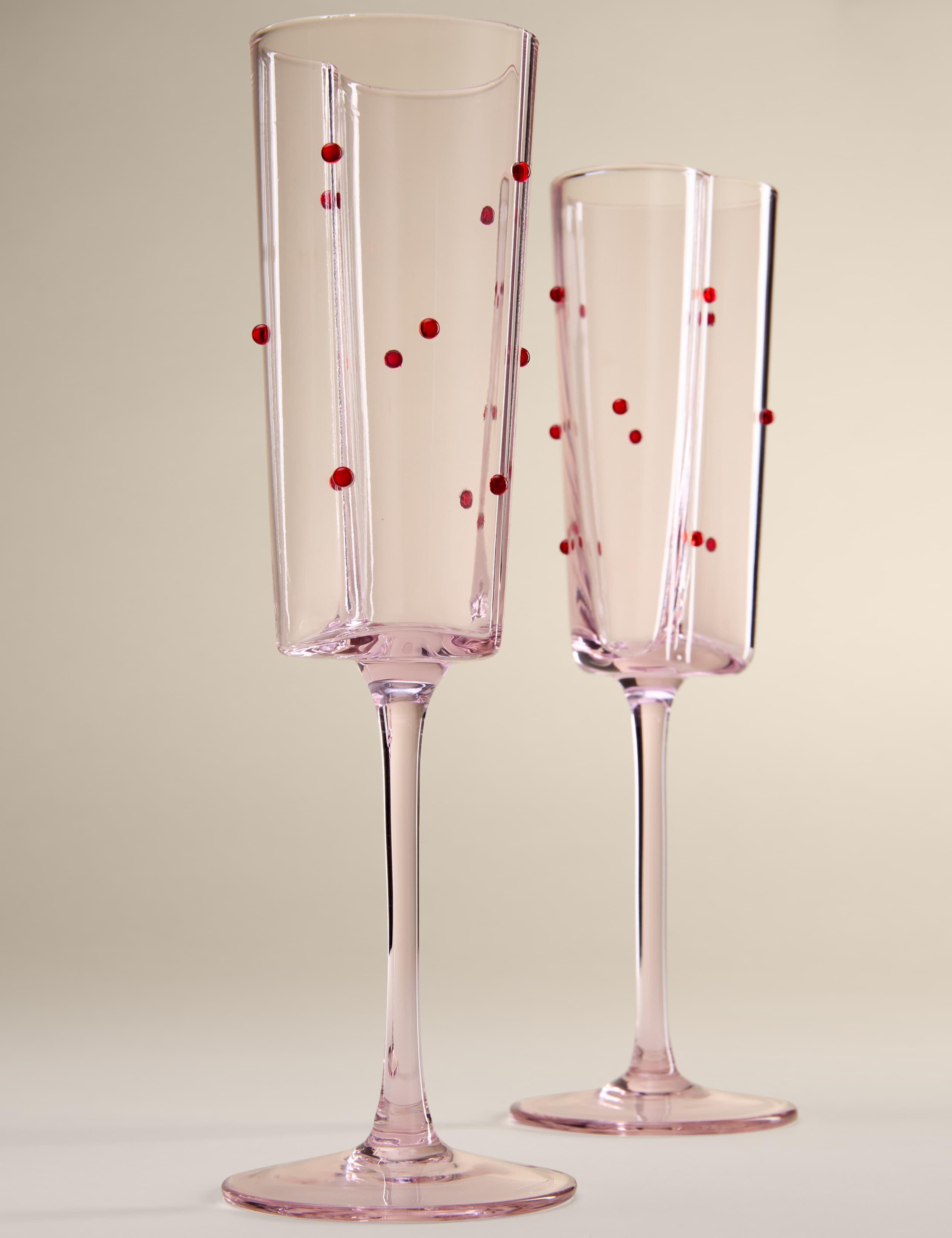 Set of 2 Heart Shaped Champagne Flutes 1 of 5