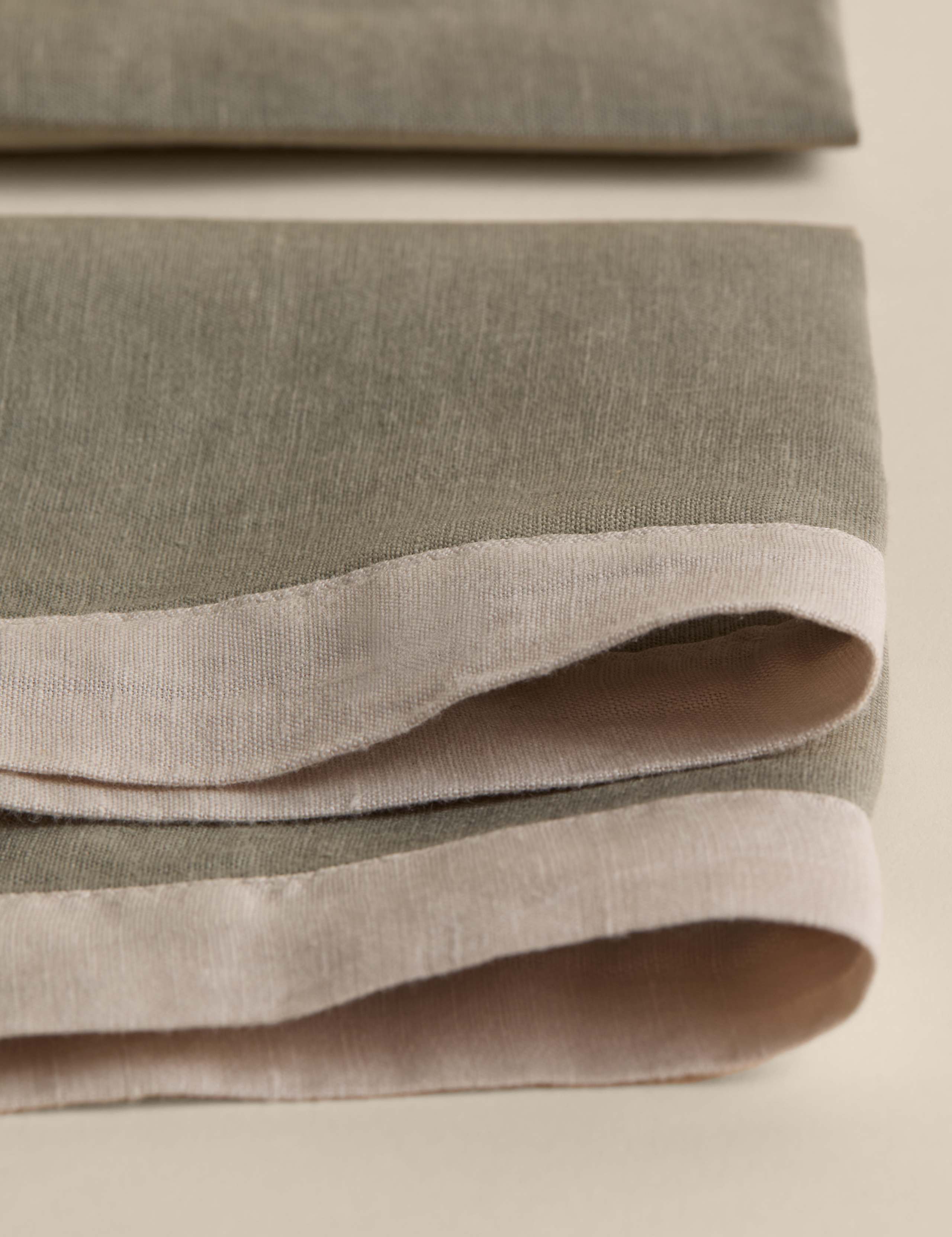 Set of 2 Pure Linen Edge Placemats 2 of 4