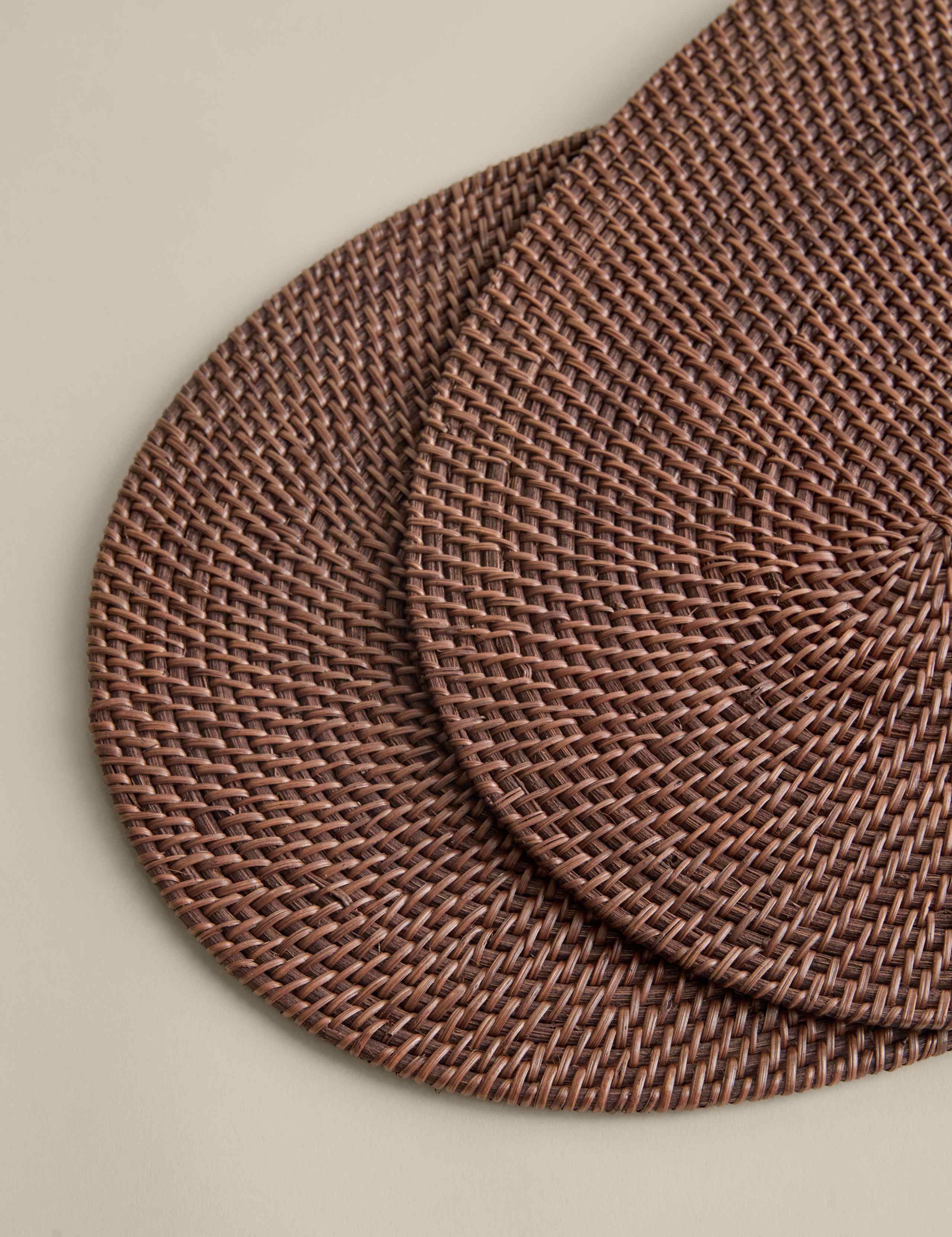 Set of 2 Rattan Oval Placemats 2 of 5