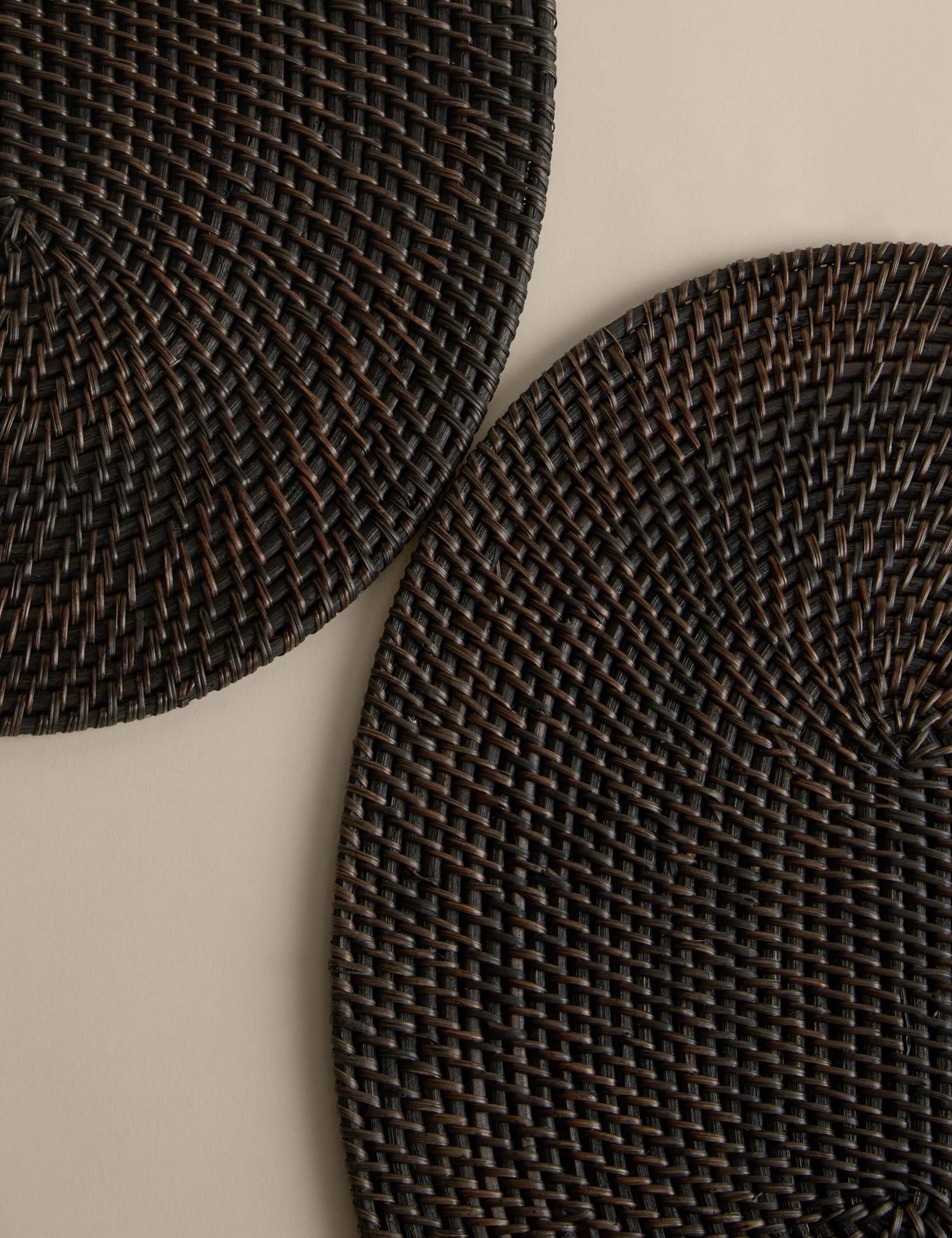 Set of 2 Rattan Oval Placemats 3 of 5