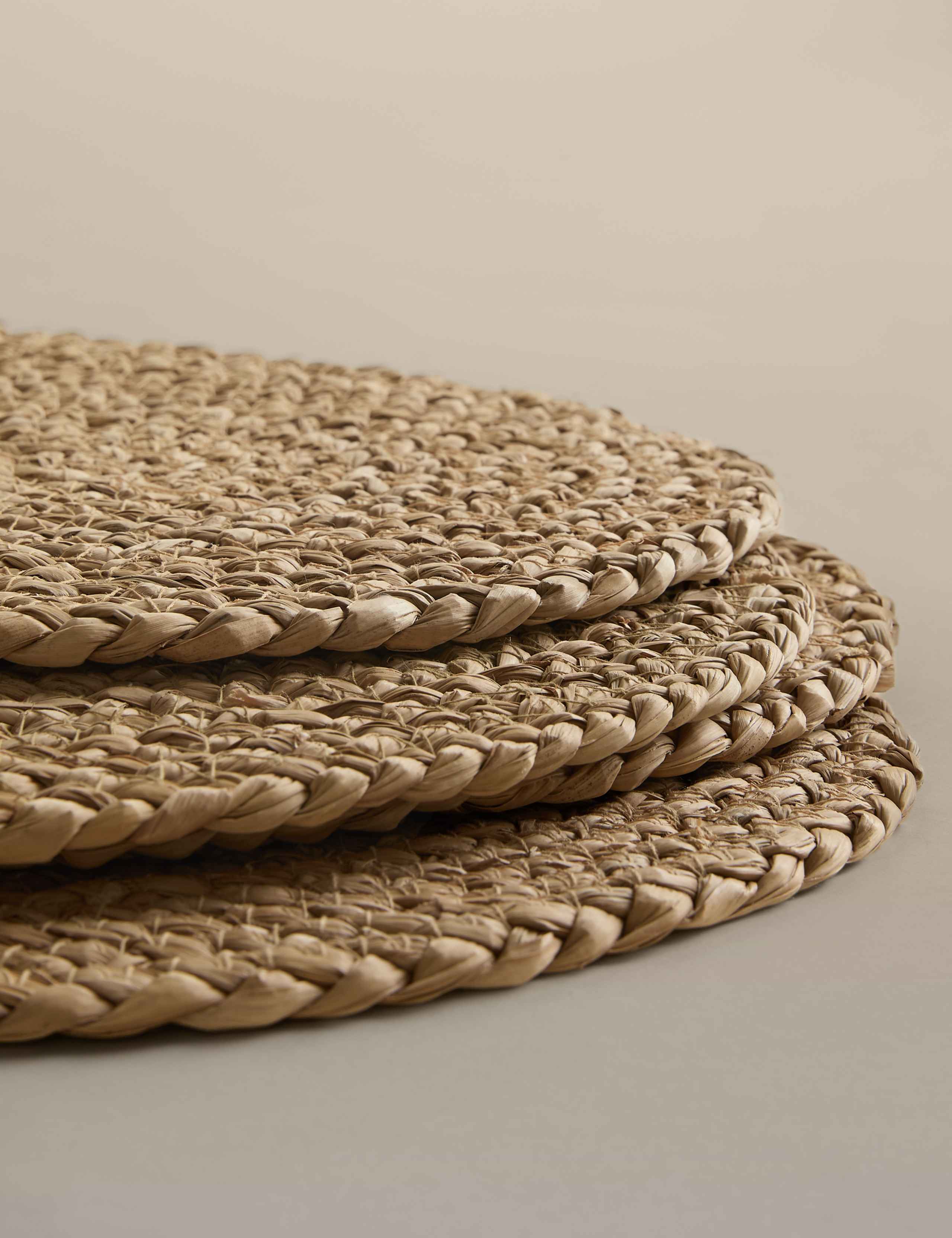 Set of 4 Seagrass Oval Placemats 2 of 5