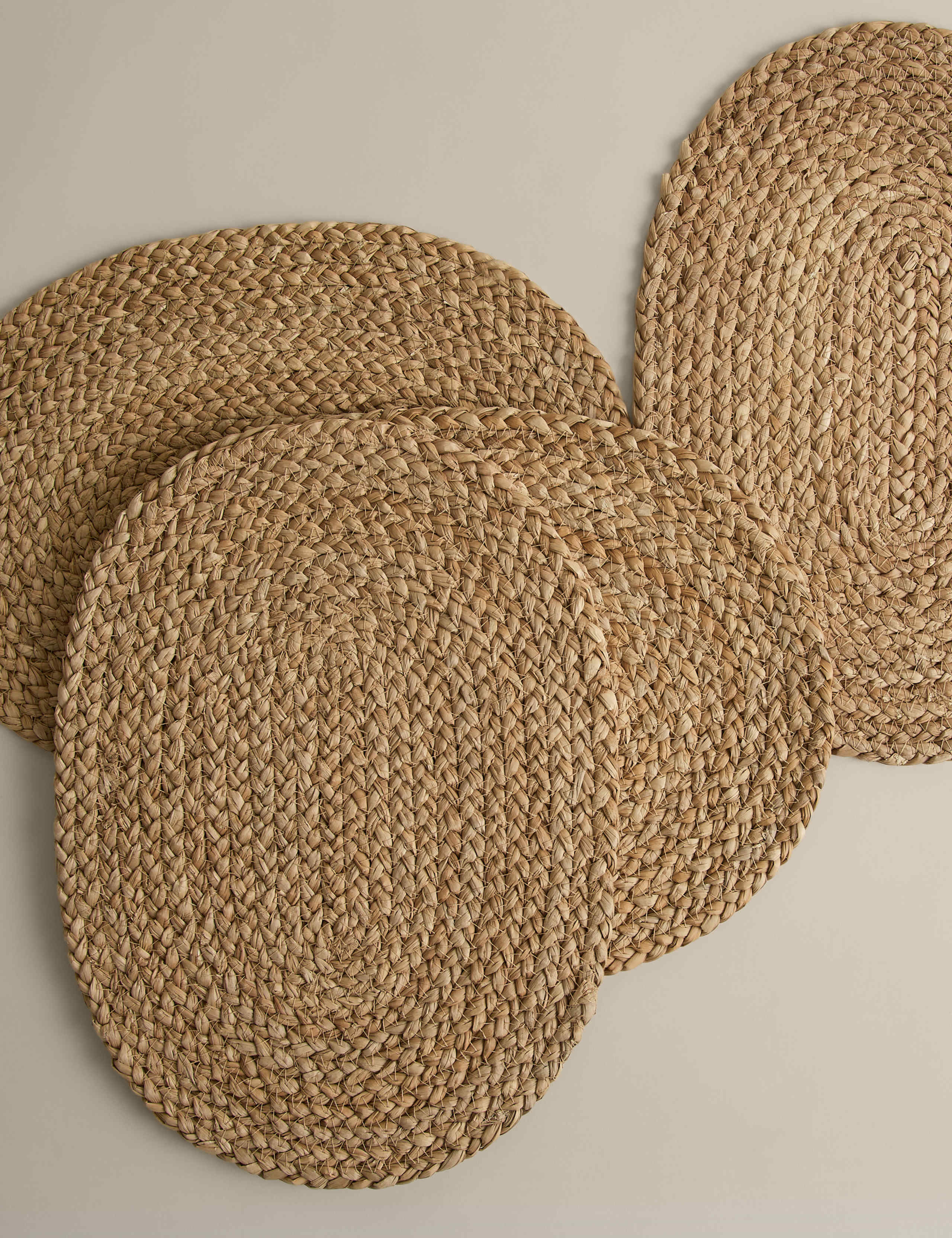 Set of 4 Seagrass Oval Placemats 1 of 5