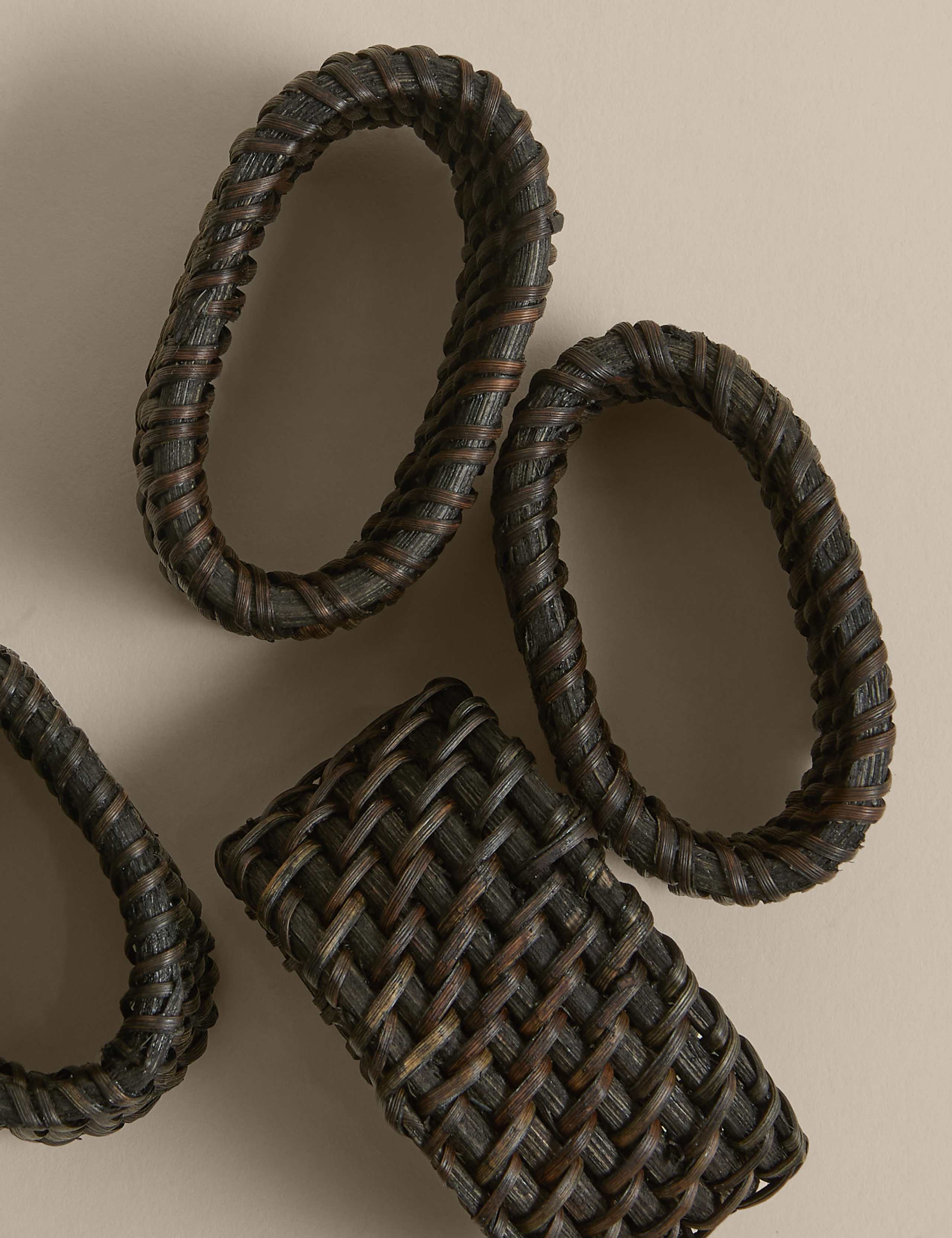 Set of 4 Rattan Oval Napkin Rings 3 of 4