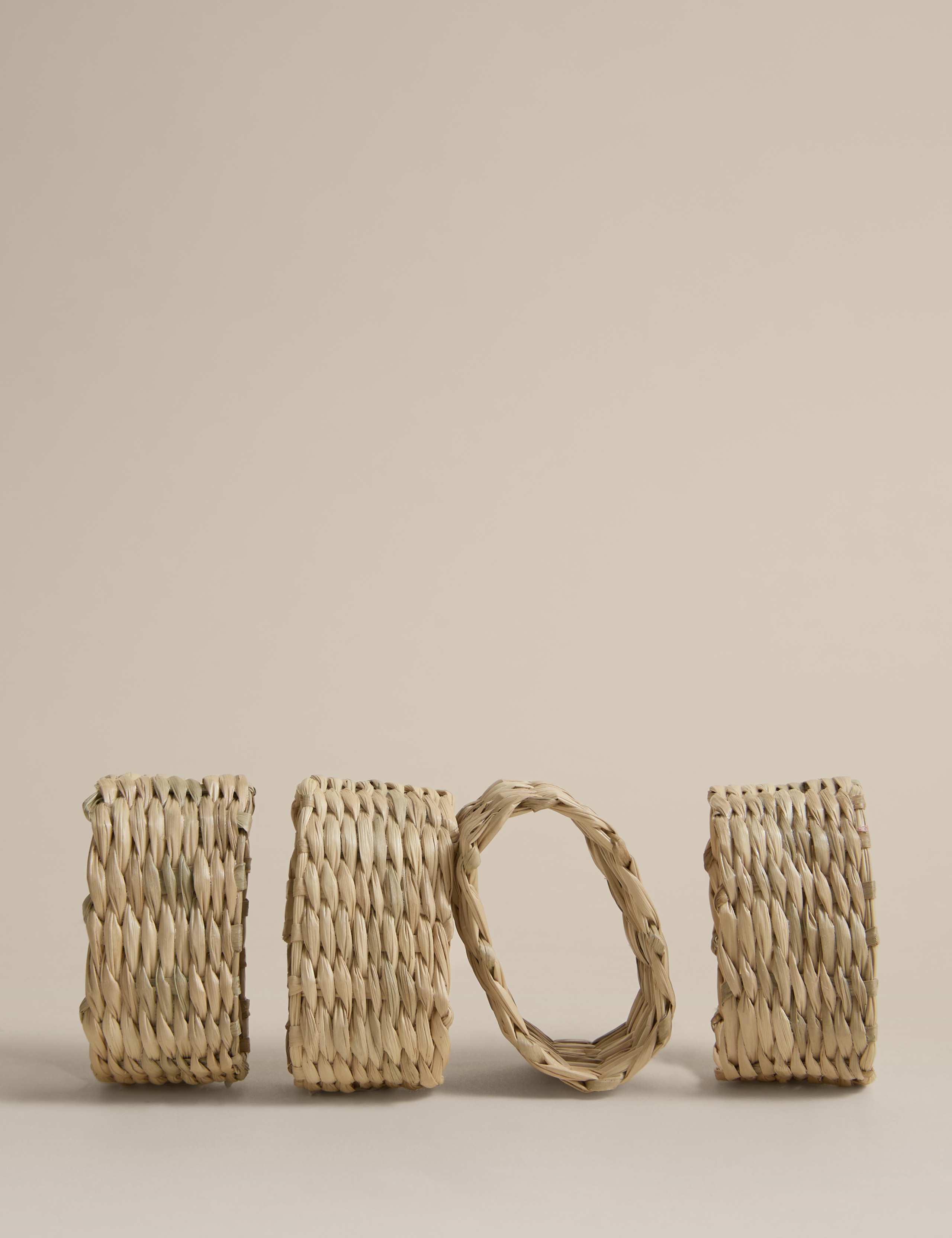 Set of 4 Seagrass Oval Napkin Rings 1 of 4