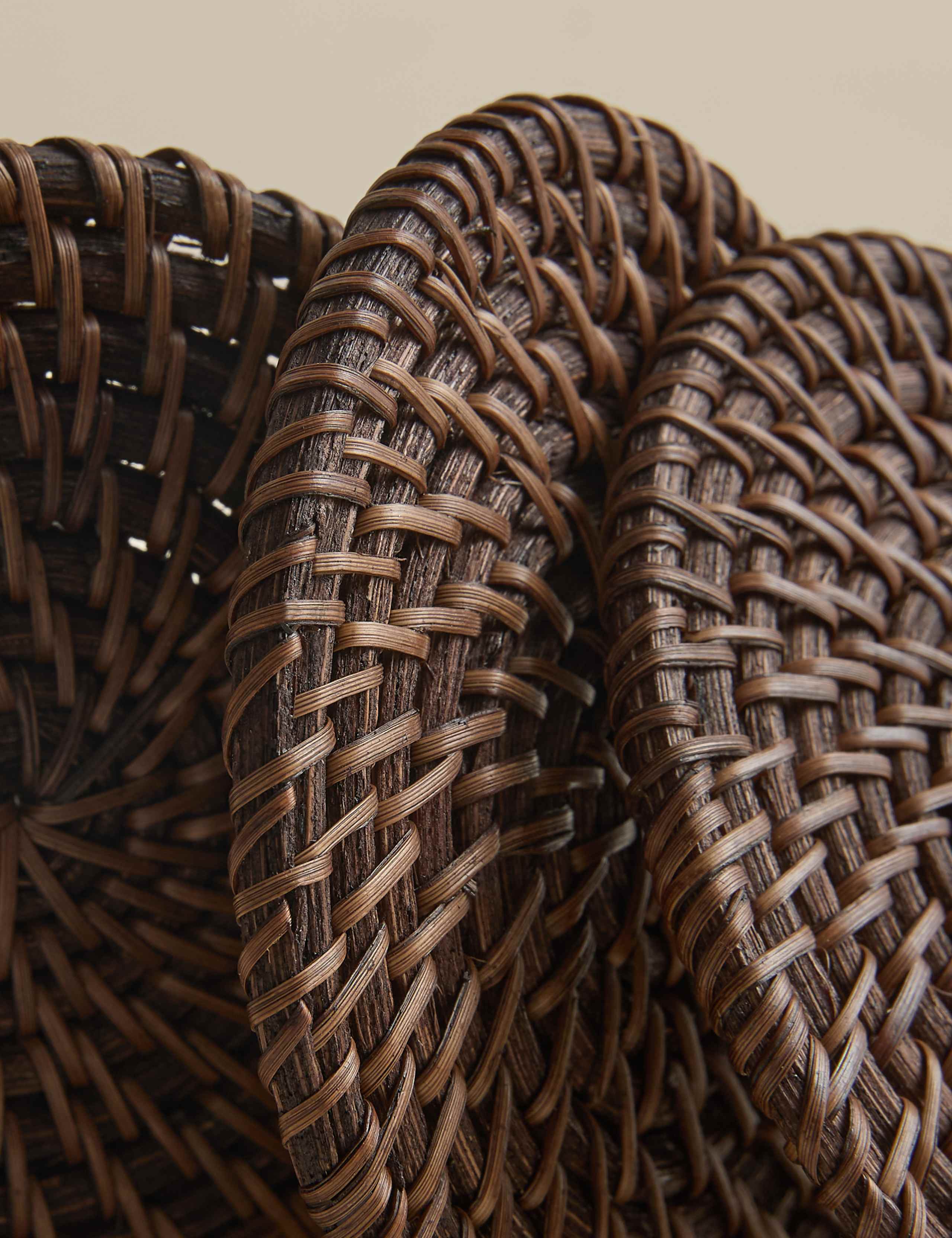 Set of 4 Rattan Oval Coasters with Holder 4 of 4