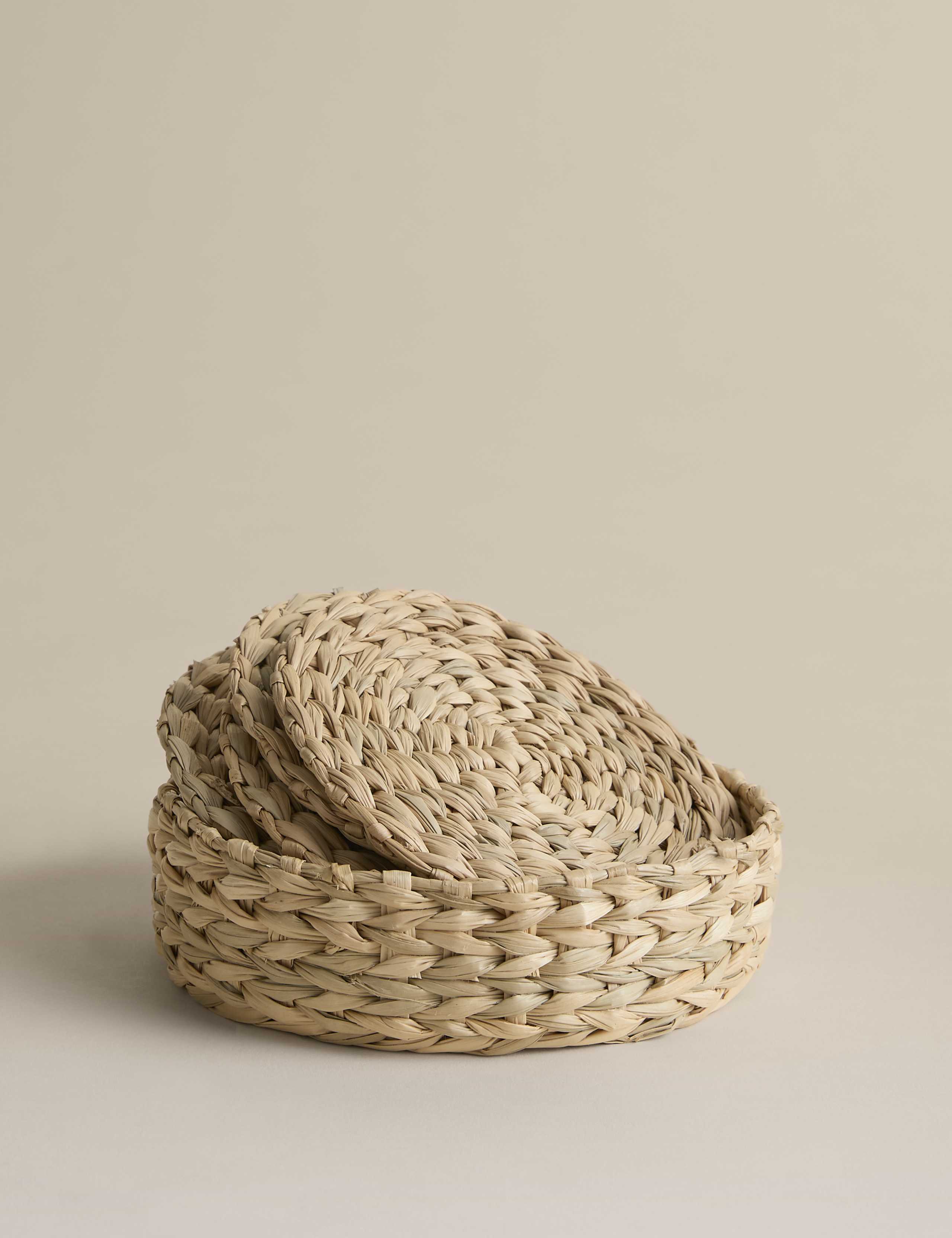 Set of 4 Seagrass Oval Coasters with Holder 3 of 4