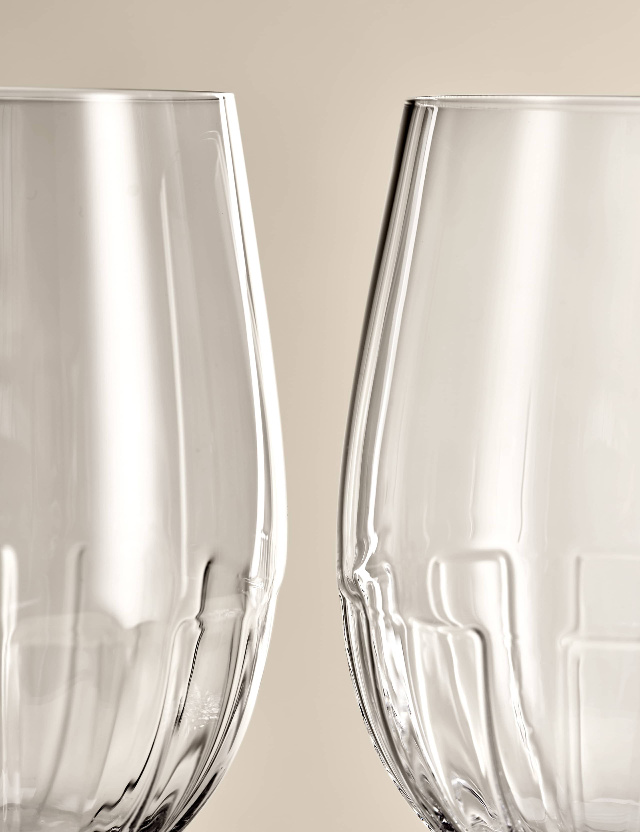 Set of 4 Textured Wine Glasses 3 of 7