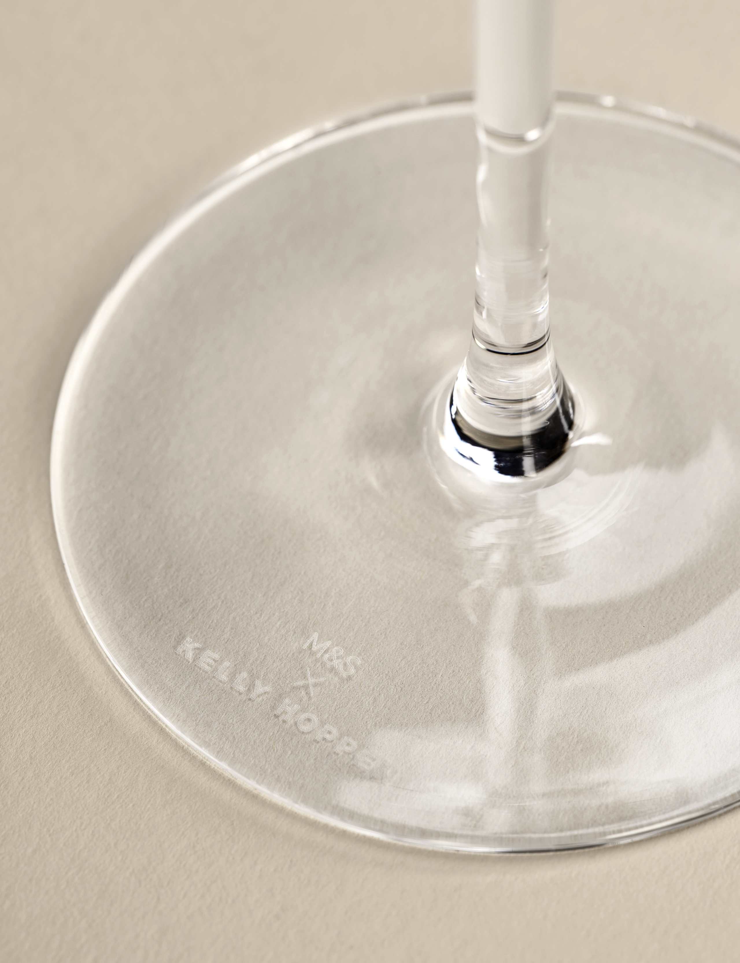 Set of 4 Textured Wine Glasses 4 of 7
