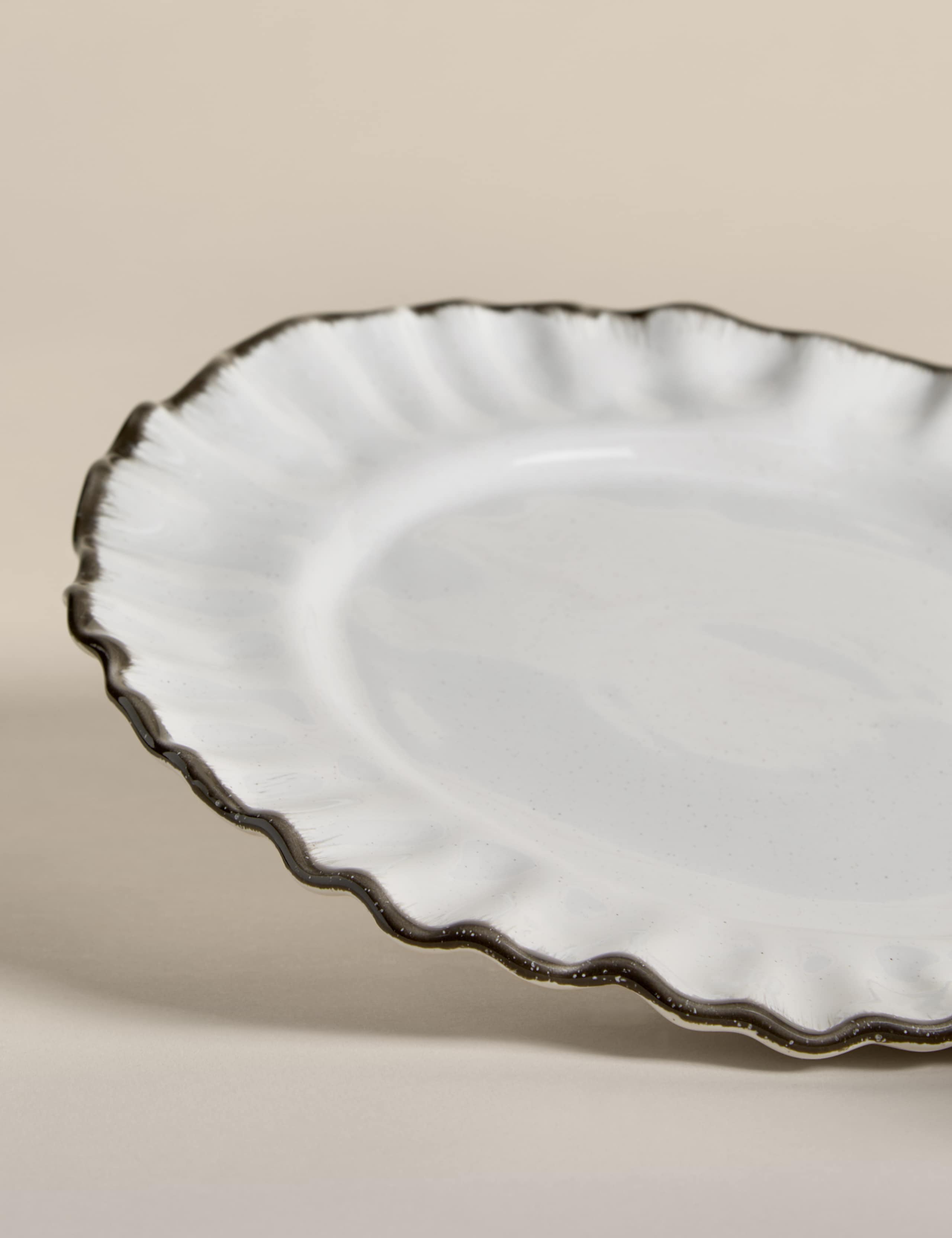 Ruffle Side Plate 2 of 3