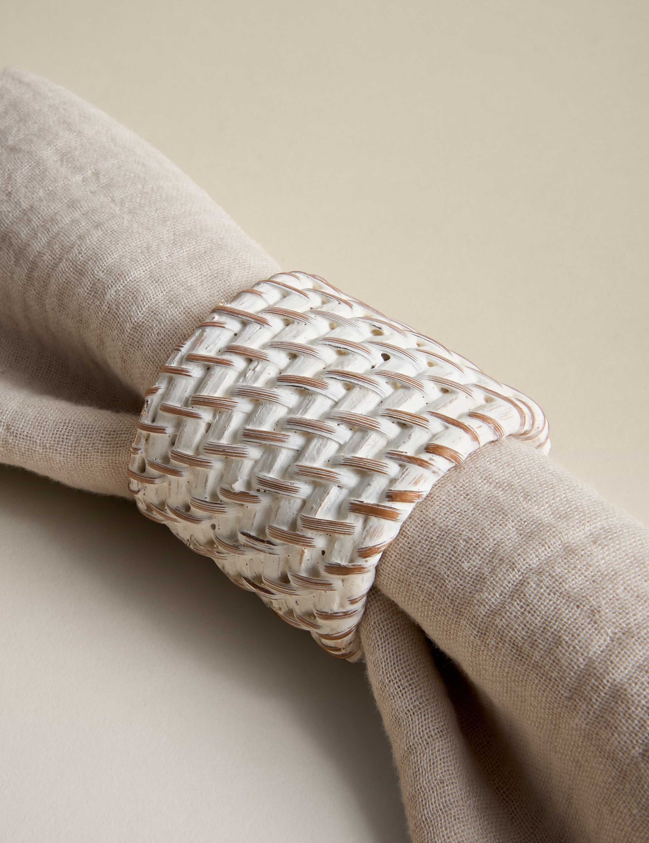 Set of 4 Rattan Napkin Rings 3 of 4