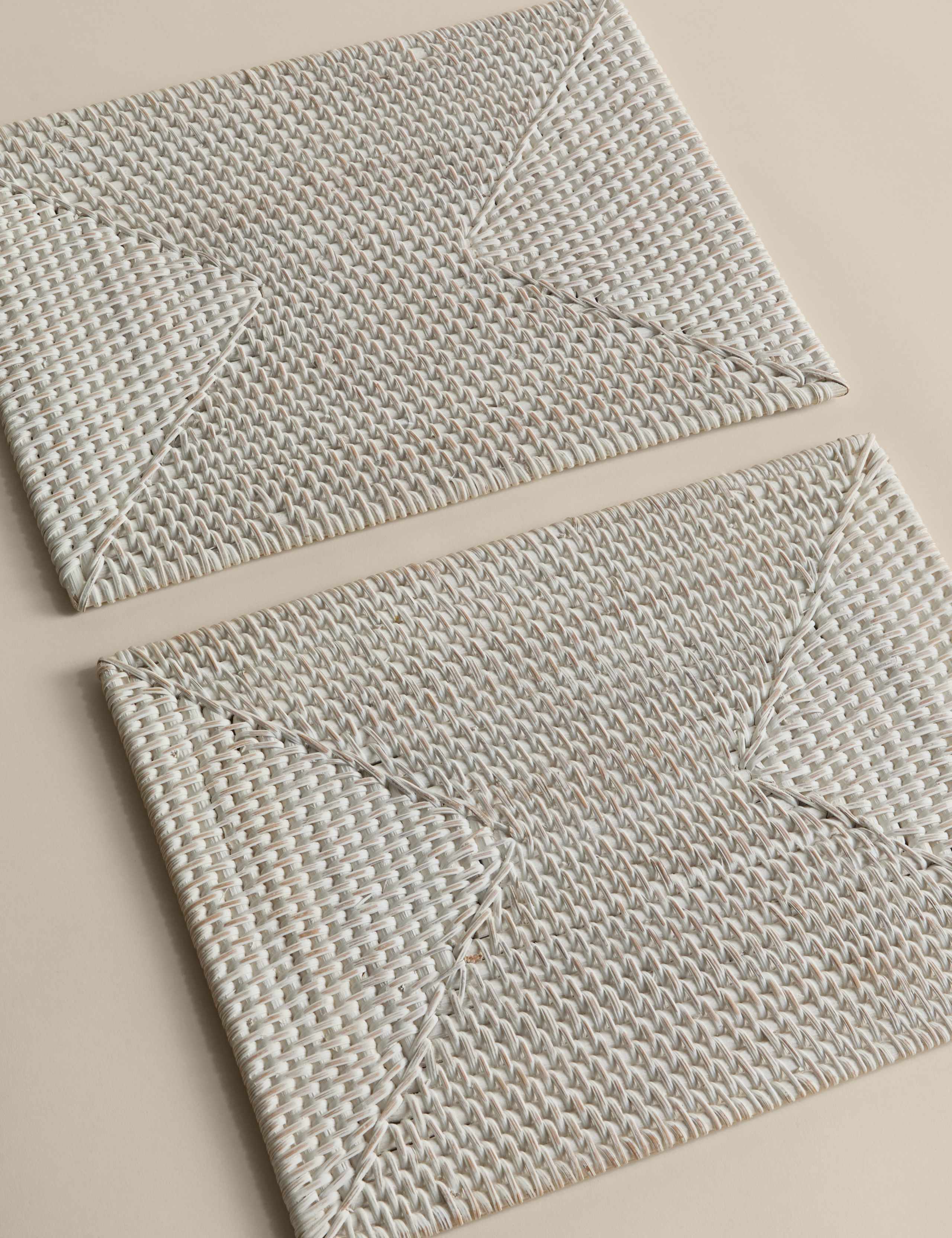 Set of 2 Rattan Washed Placemats 4 of 4