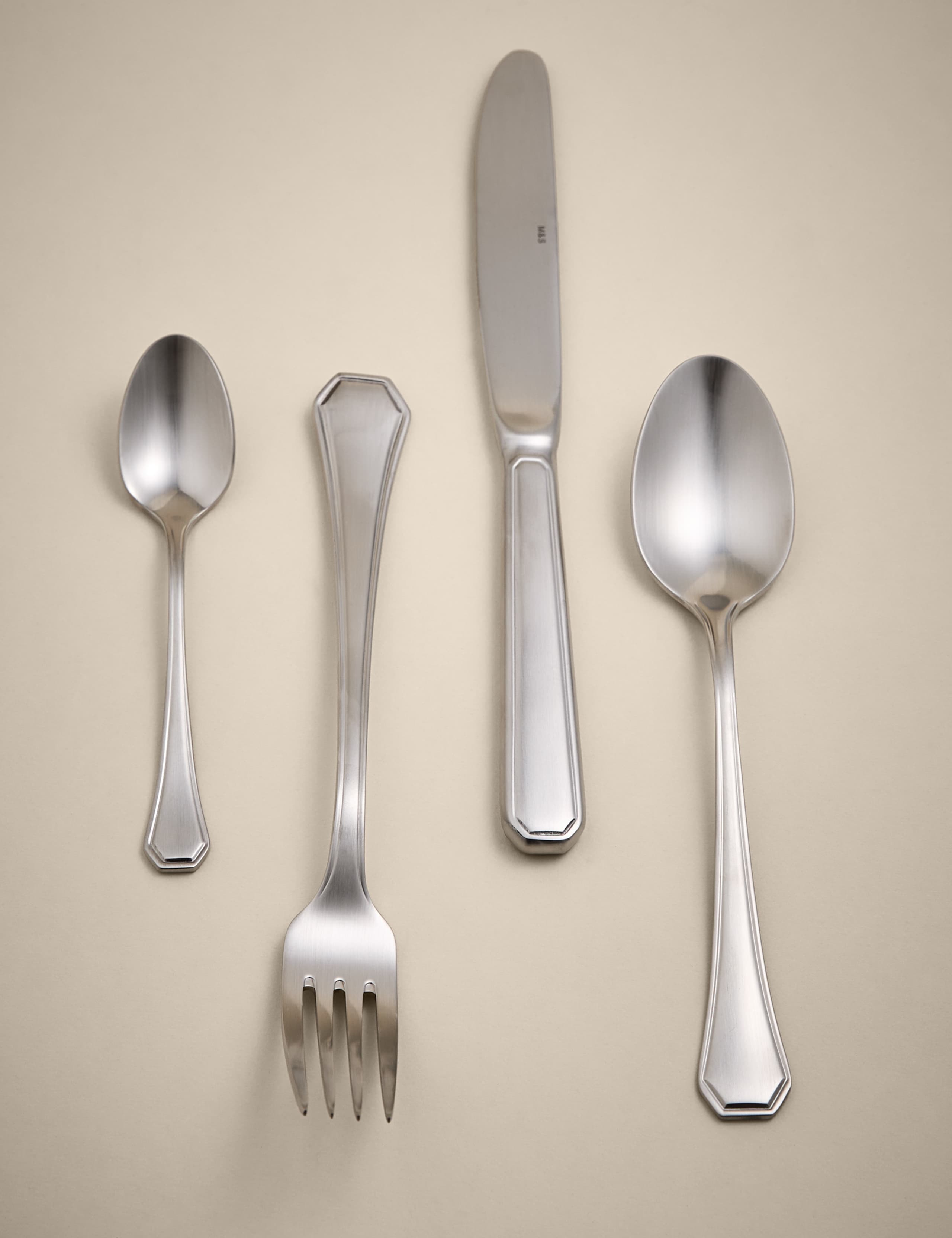 16 Piece Hexagonal End Cutlery Set 1 of 3