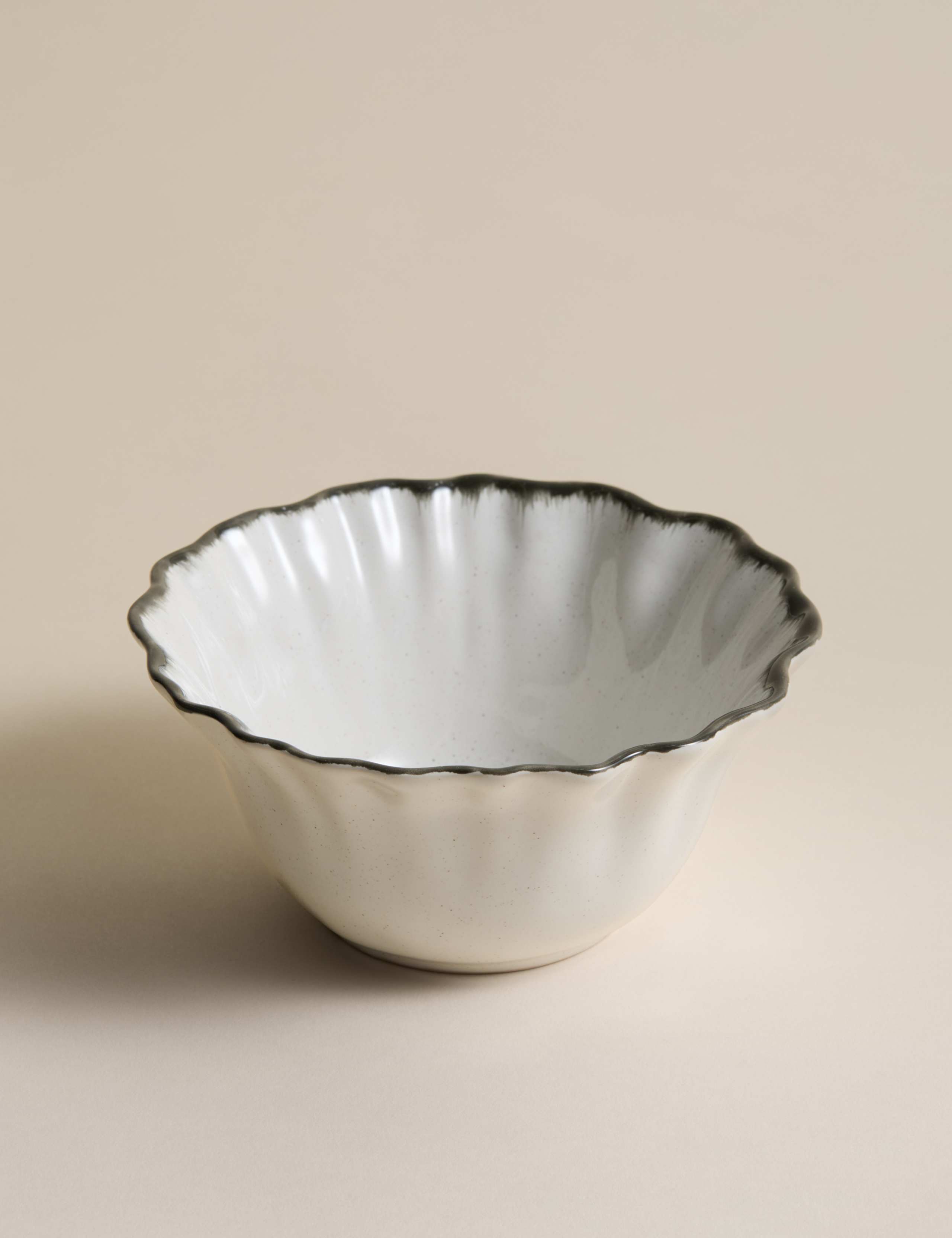 Set of 4 Ruffle Stoneware Cereal Bowls 2 of 4