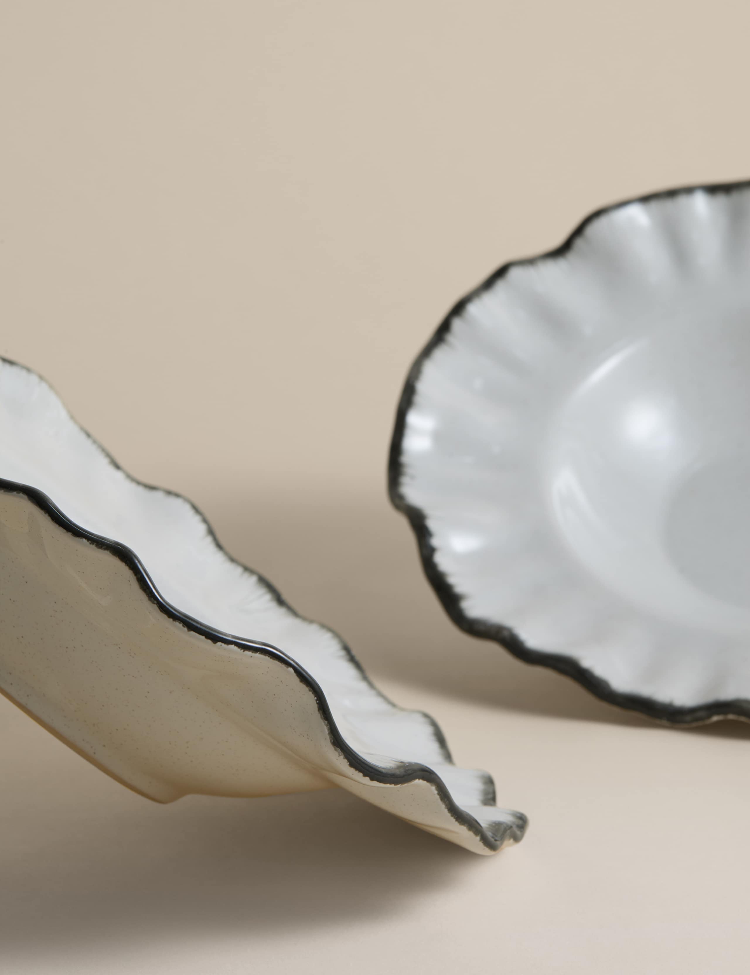 Set of 4 Ruffle Stoneware Pasta Bowls 3 of 4