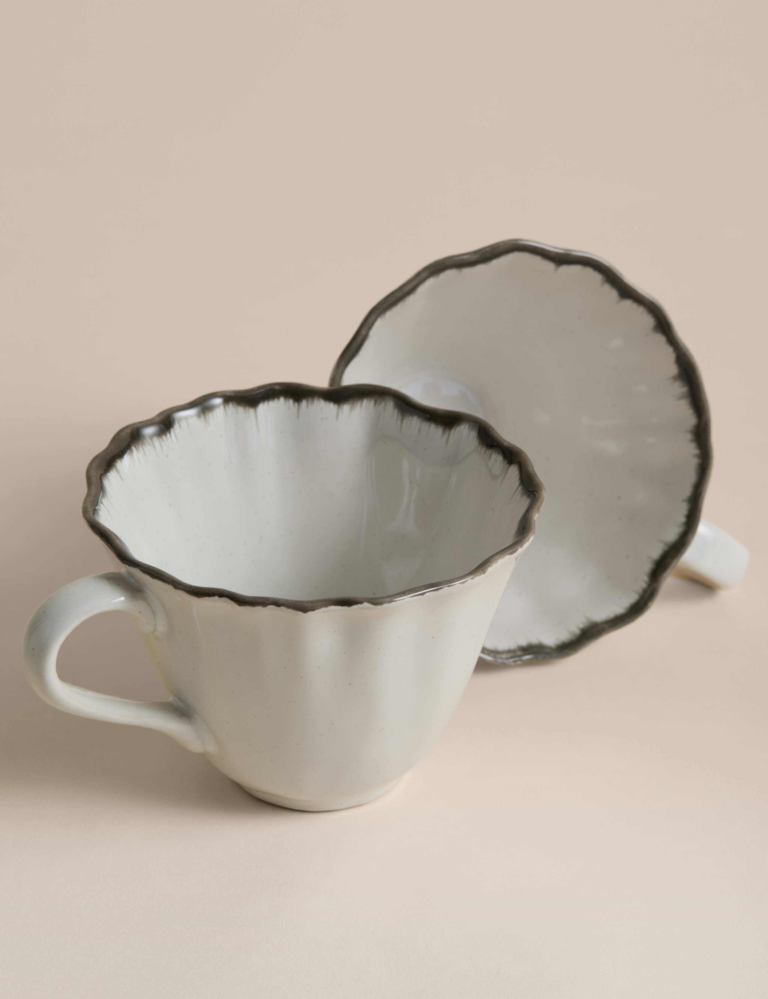 Set of 4 Ruffle Stoneware Cups & Saucers 2 of 5