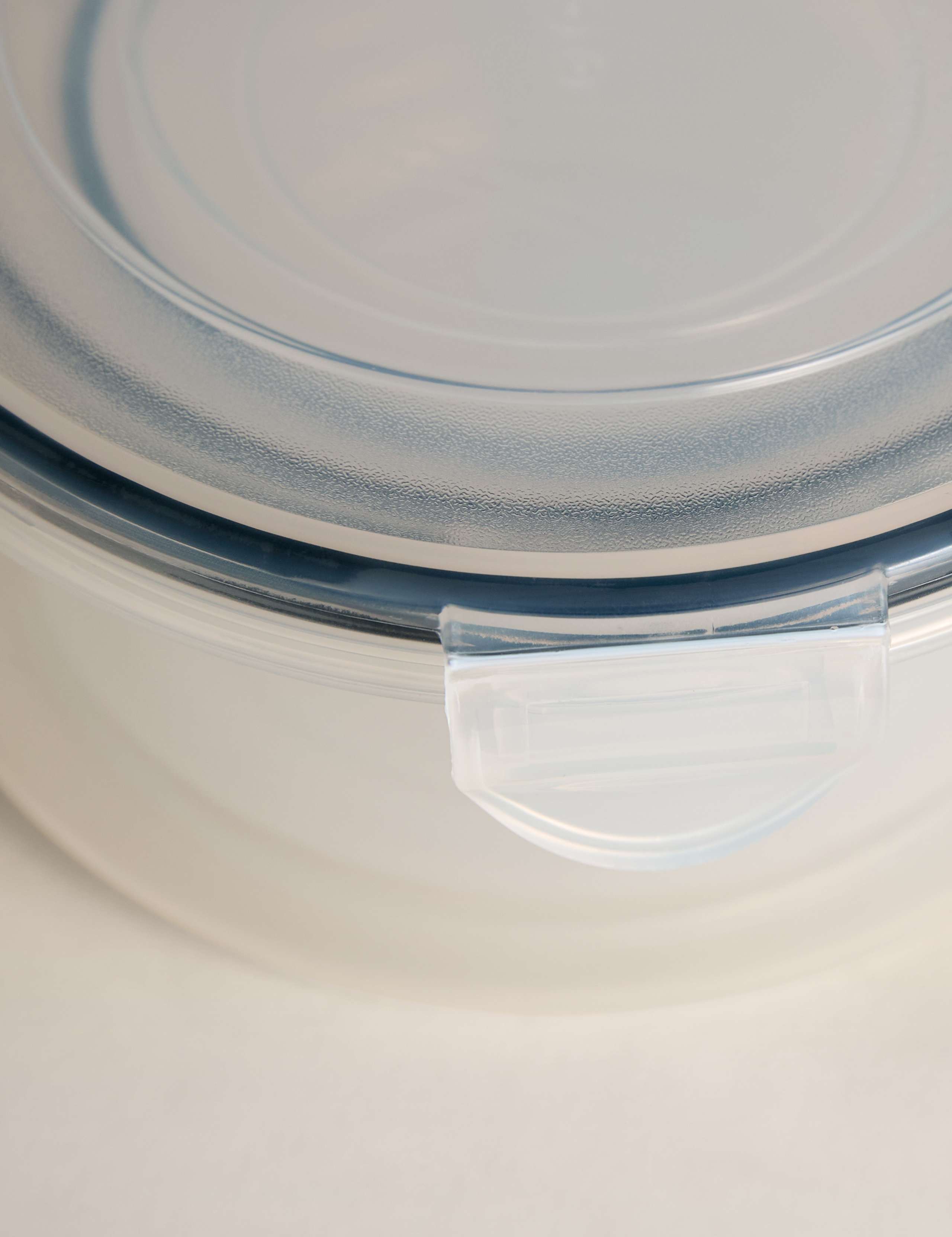 Set of 3 Round Clip Storage Containers 3 of 5