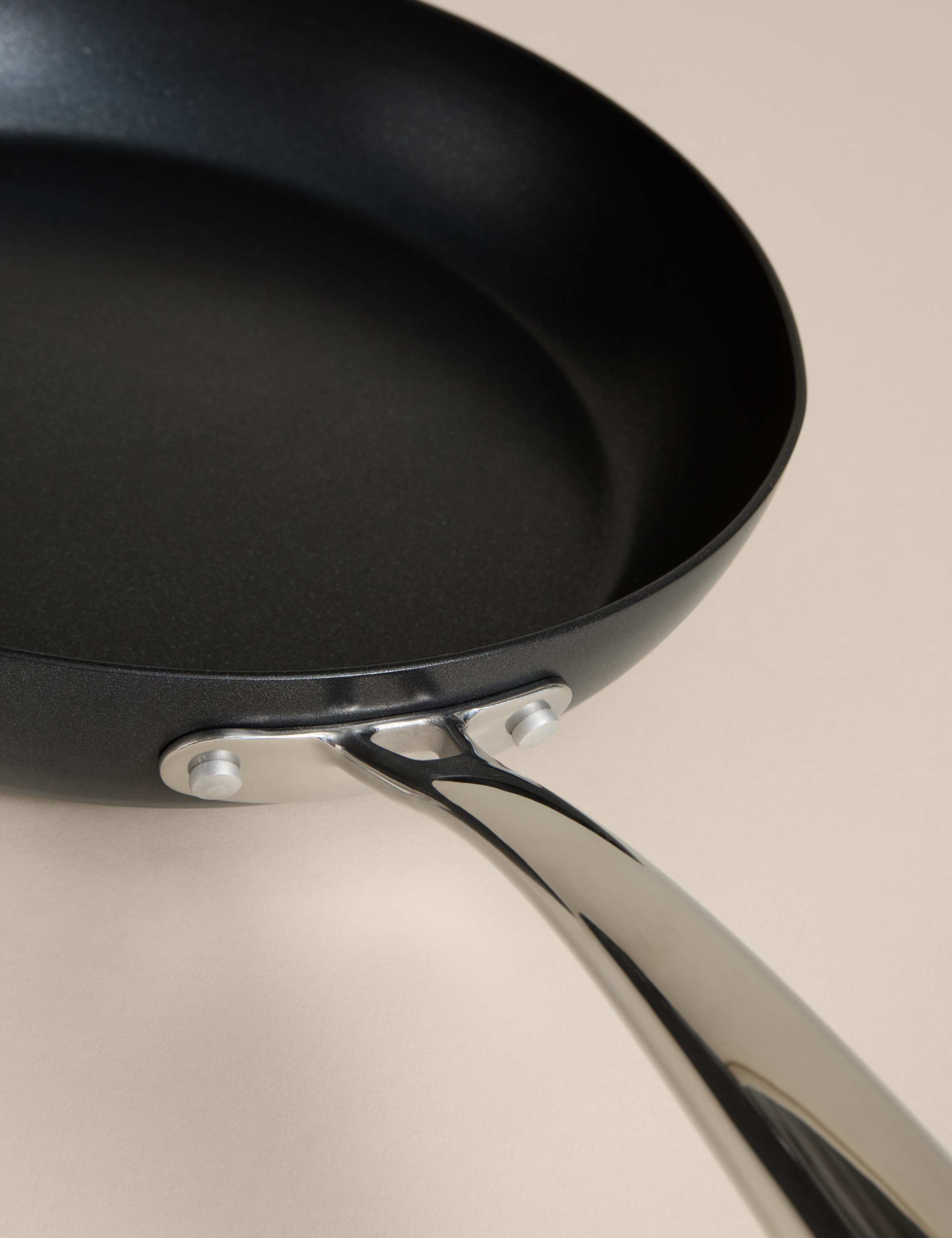 Aluminium 28cm Non-Stick Frying Pan 3 of 4