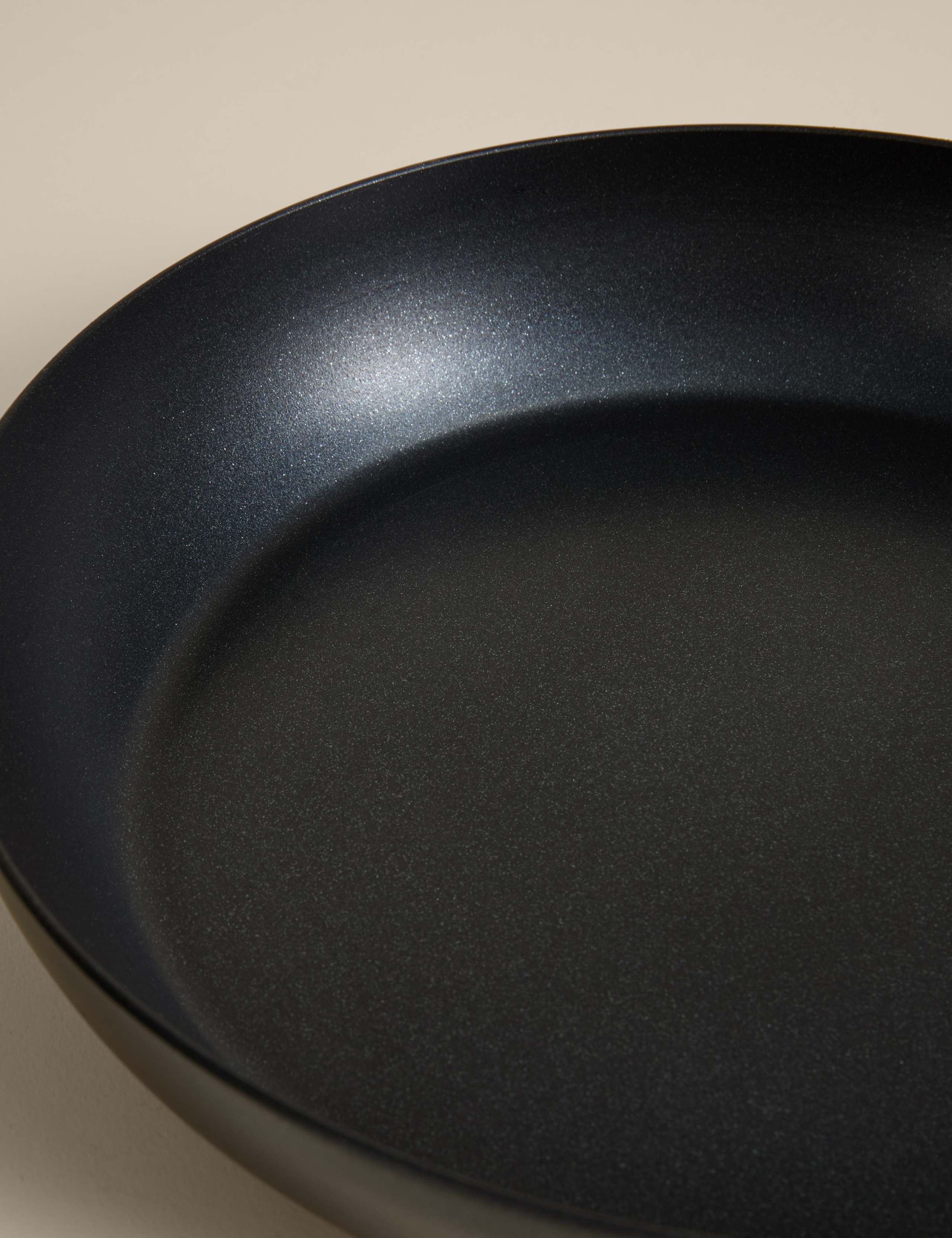 Aluminium 28cm Non-Stick Frying Pan 4 of 4
