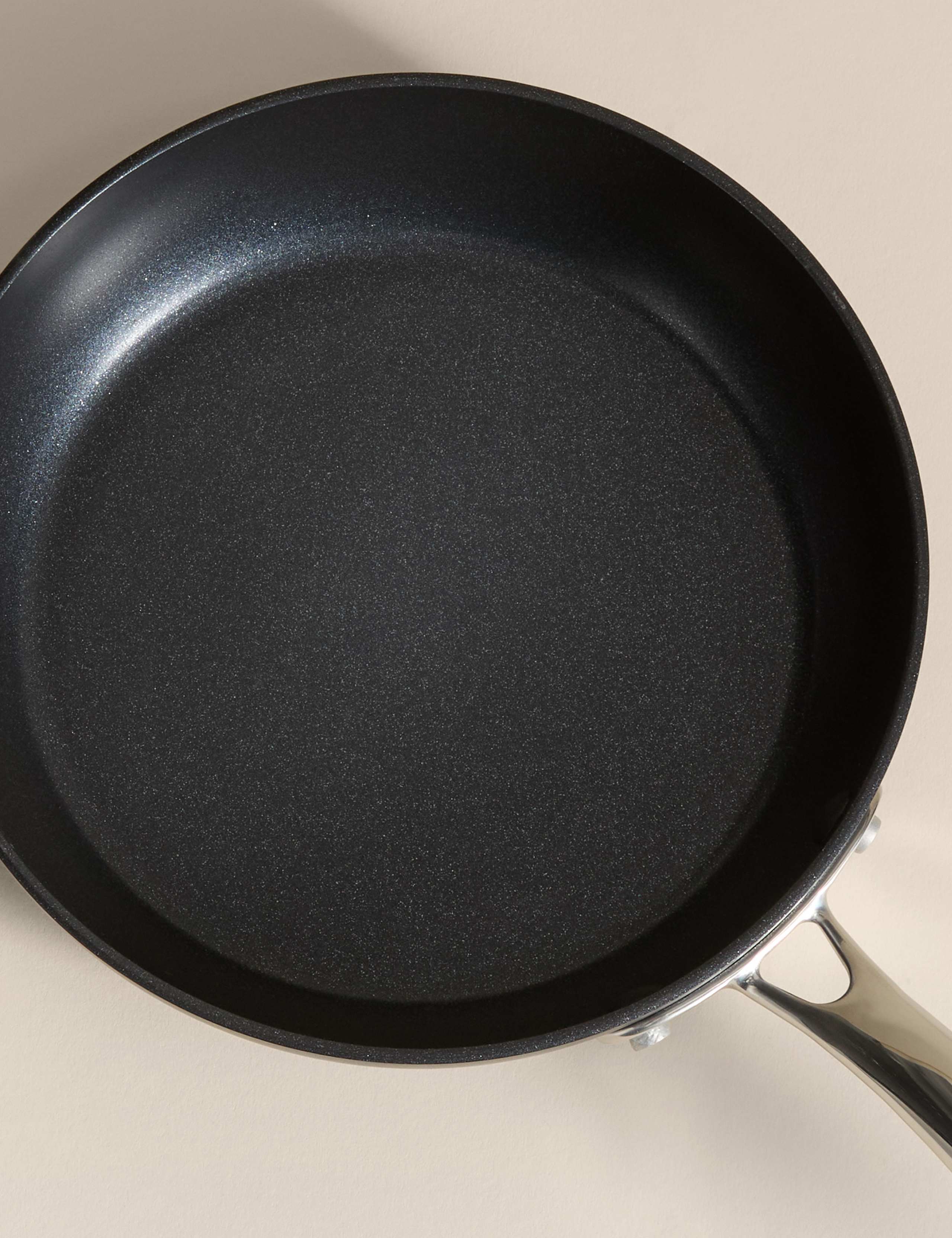 2 Piece Aluminium Non-Stick Frying Pans 4 of 5