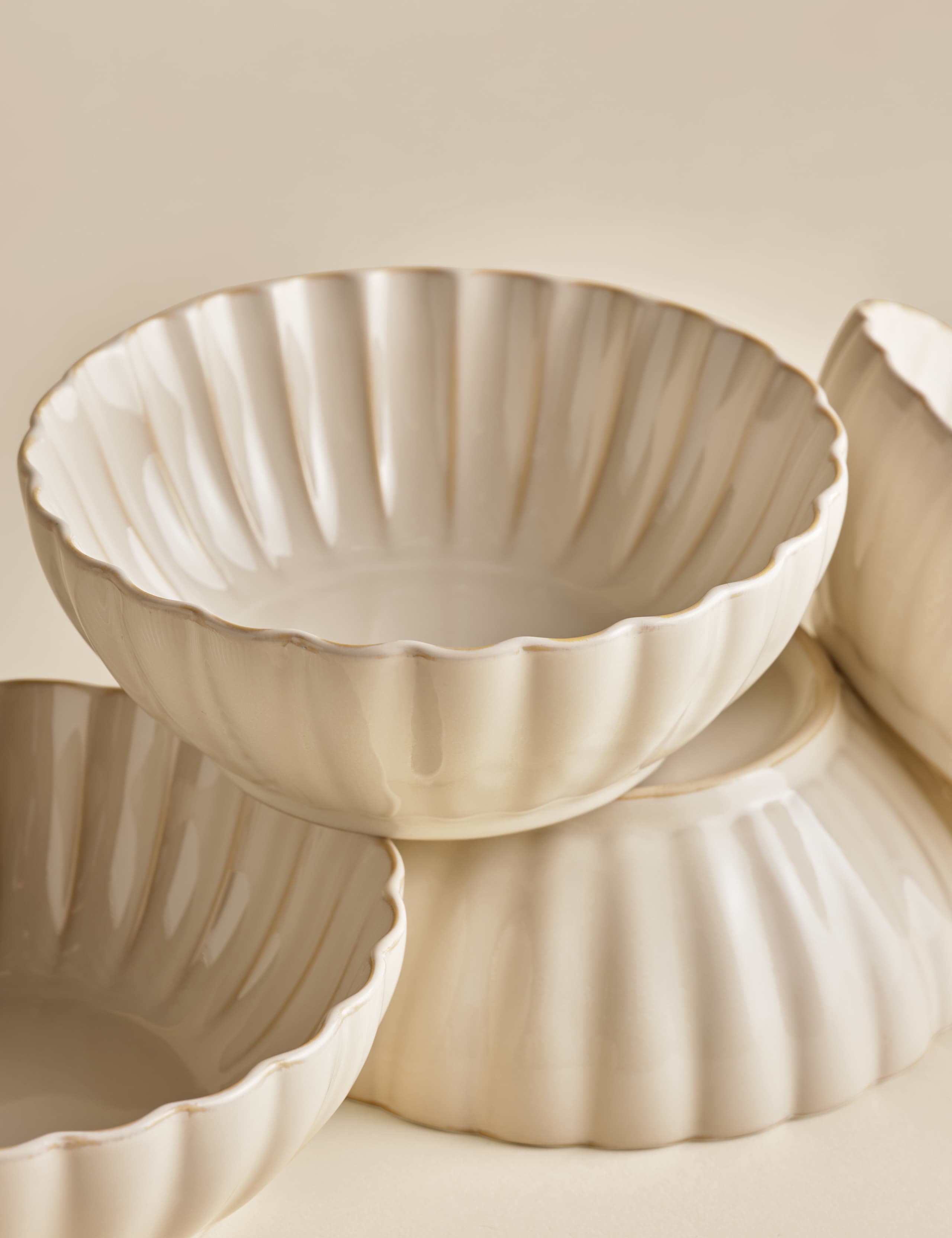 Set of 4 Scallop Cereal Bowls 3 of 5