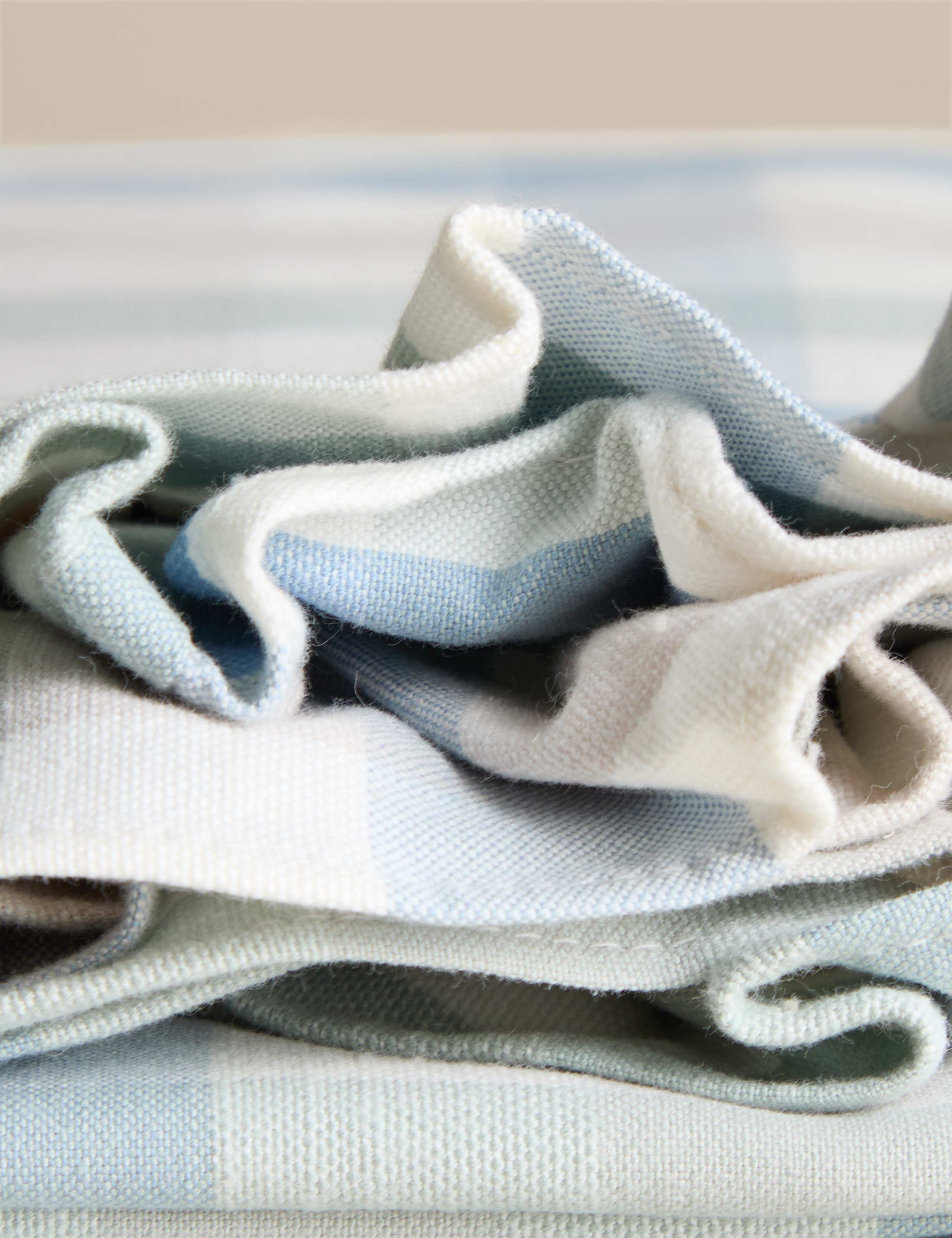 Cotton with Linen Gingham Ruffle Tablecloth 4 of 5