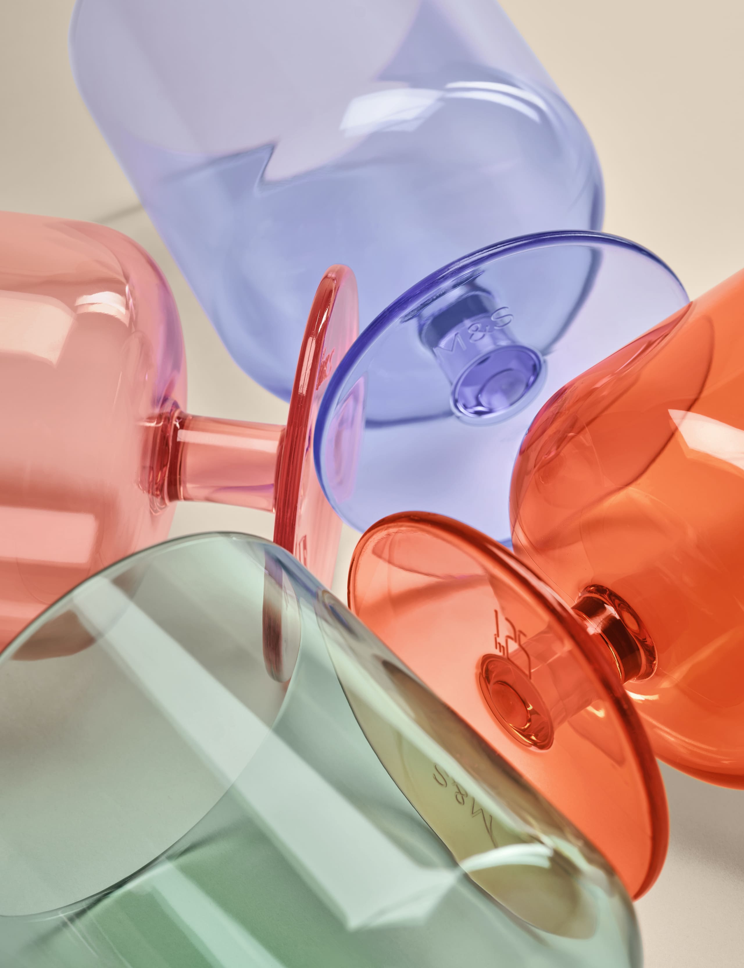 Set of 4 Rounded Acrylic Wine Glasses 3 of 5