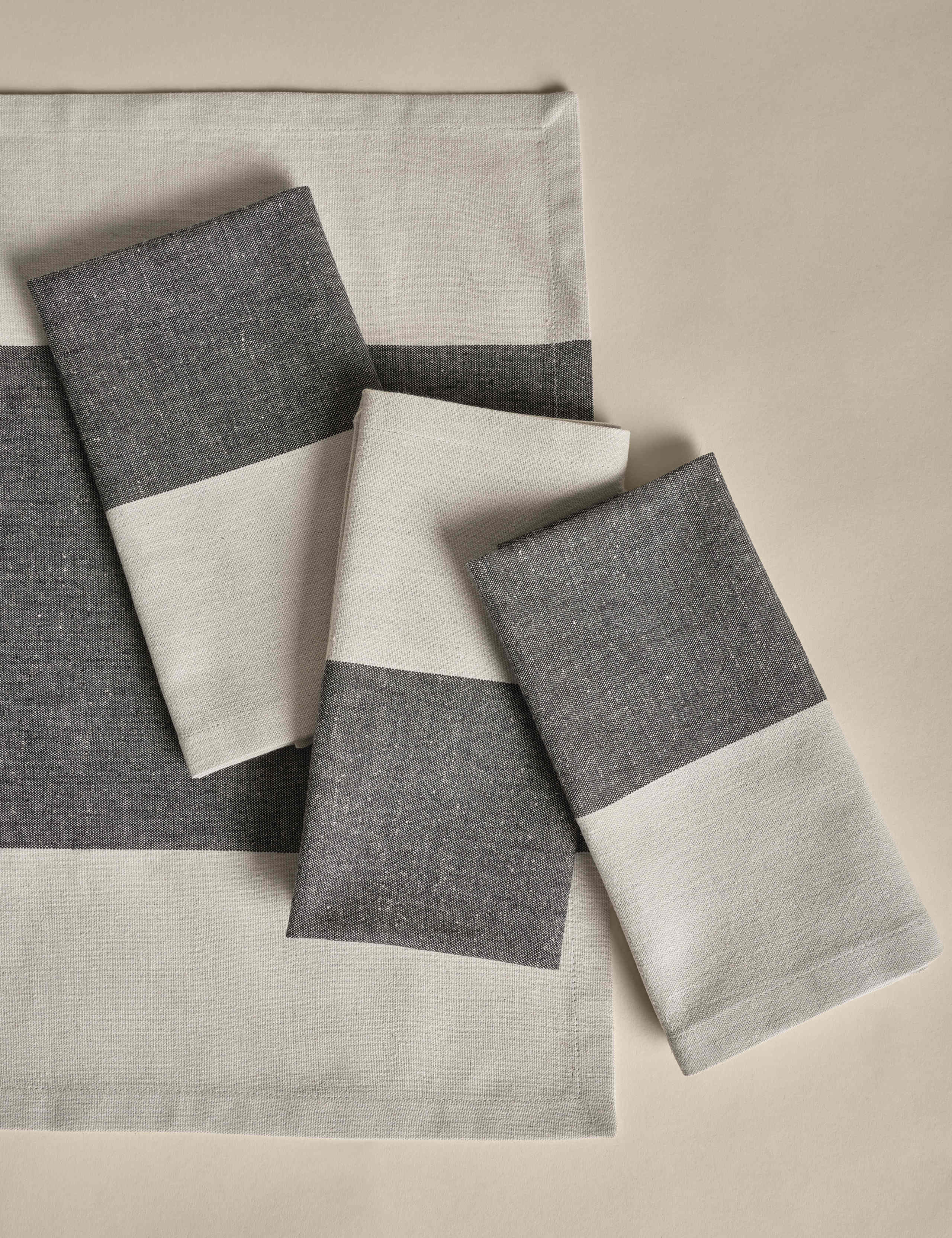 Set of 4 Woven Banded Napkins 2 of 7