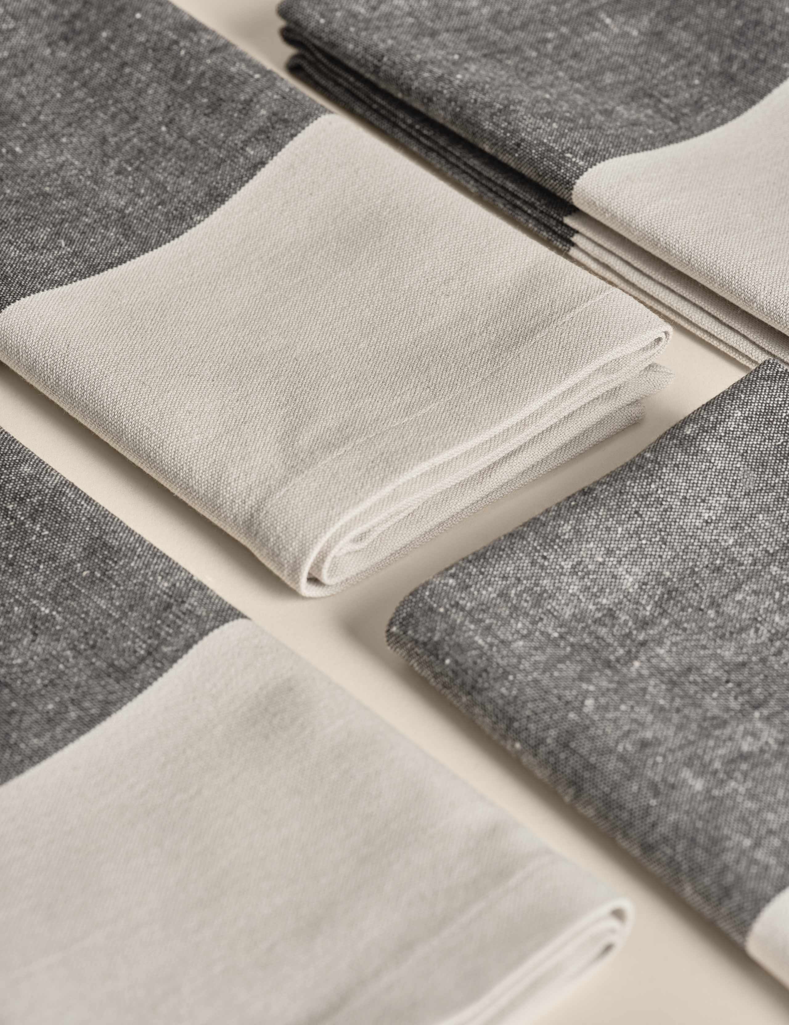 Set of 4 Woven Banded Napkins 3 of 7