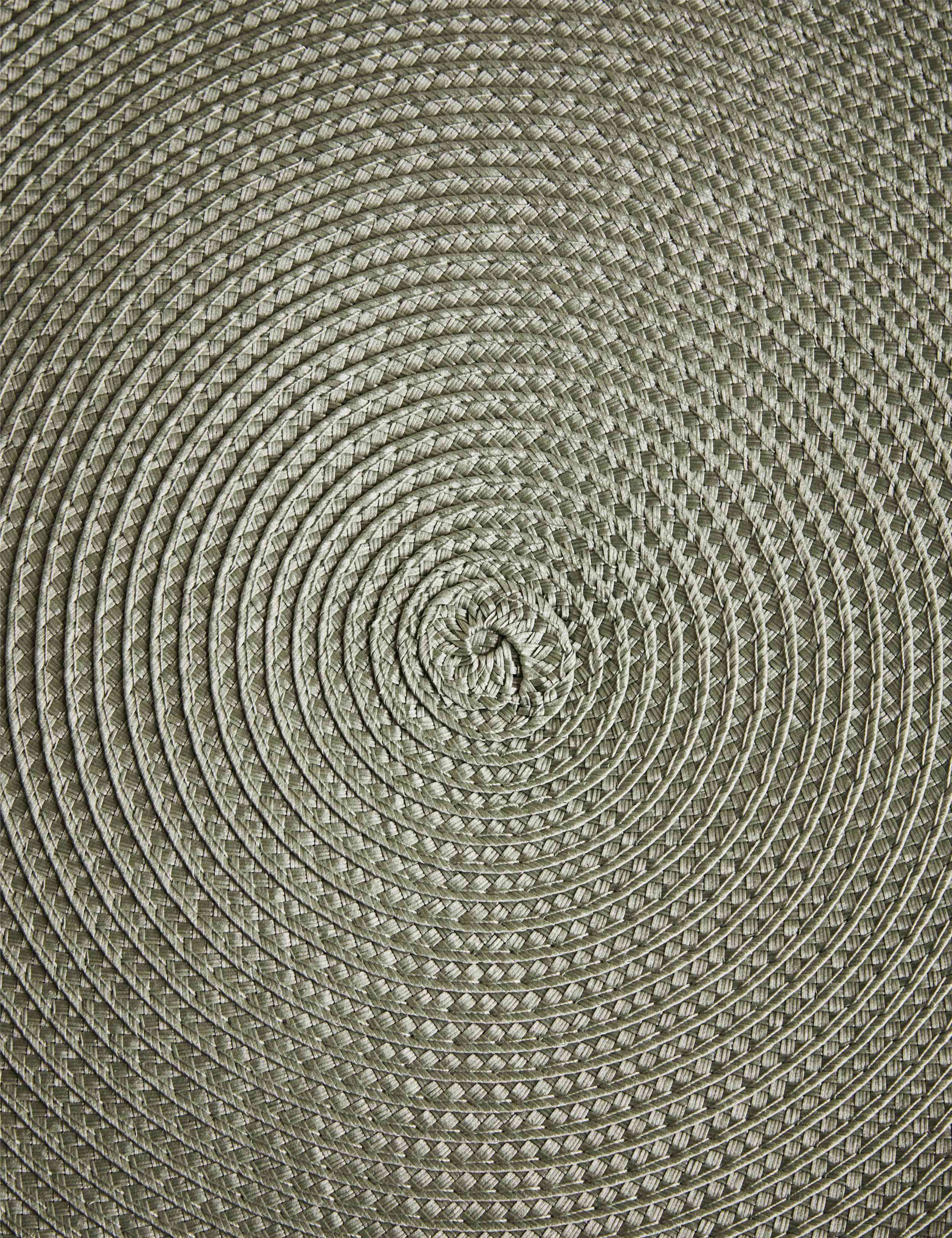 Set of 4 Round Woven Placemats 3 of 4