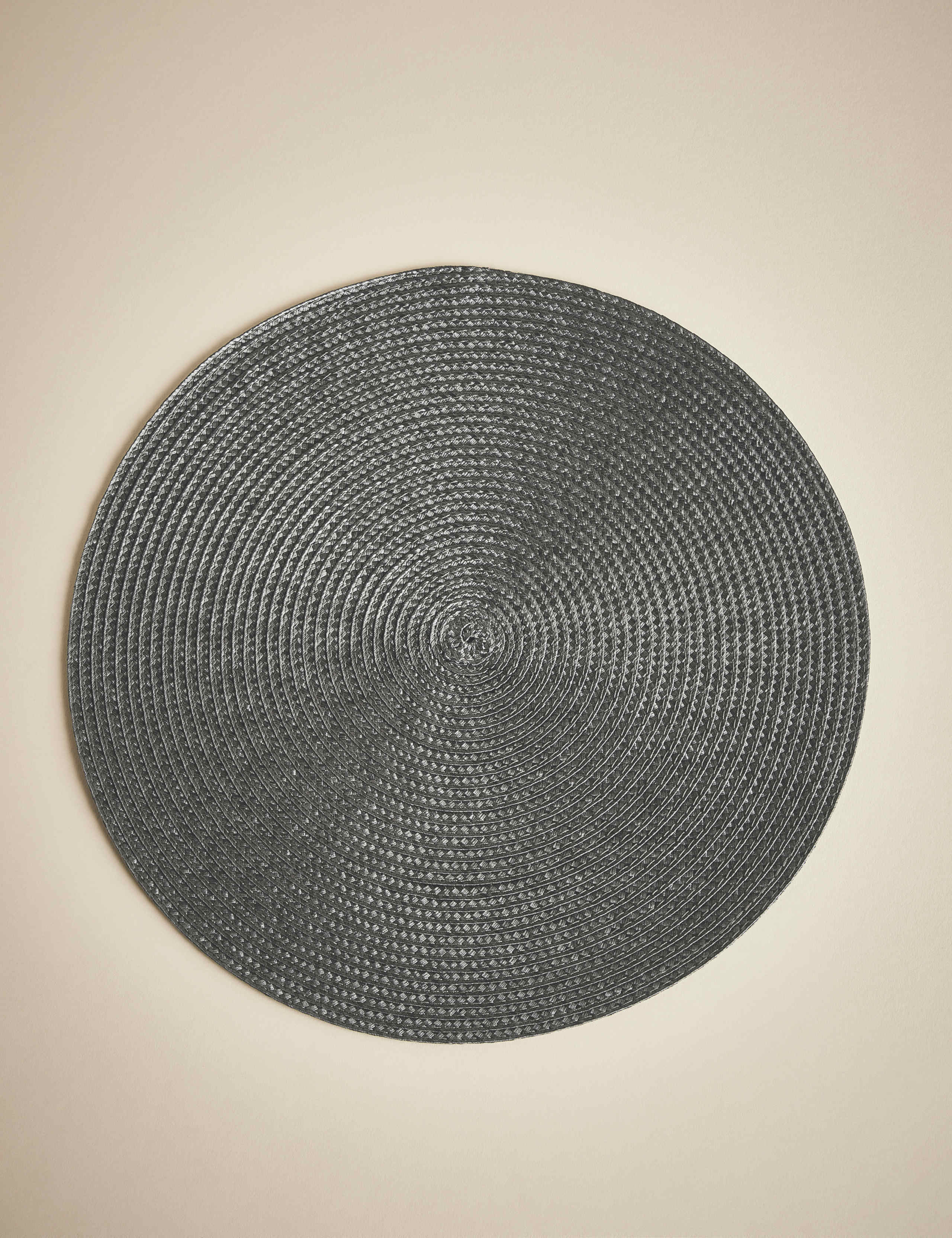 Set of 4 Round Woven Placemats 2 of 4