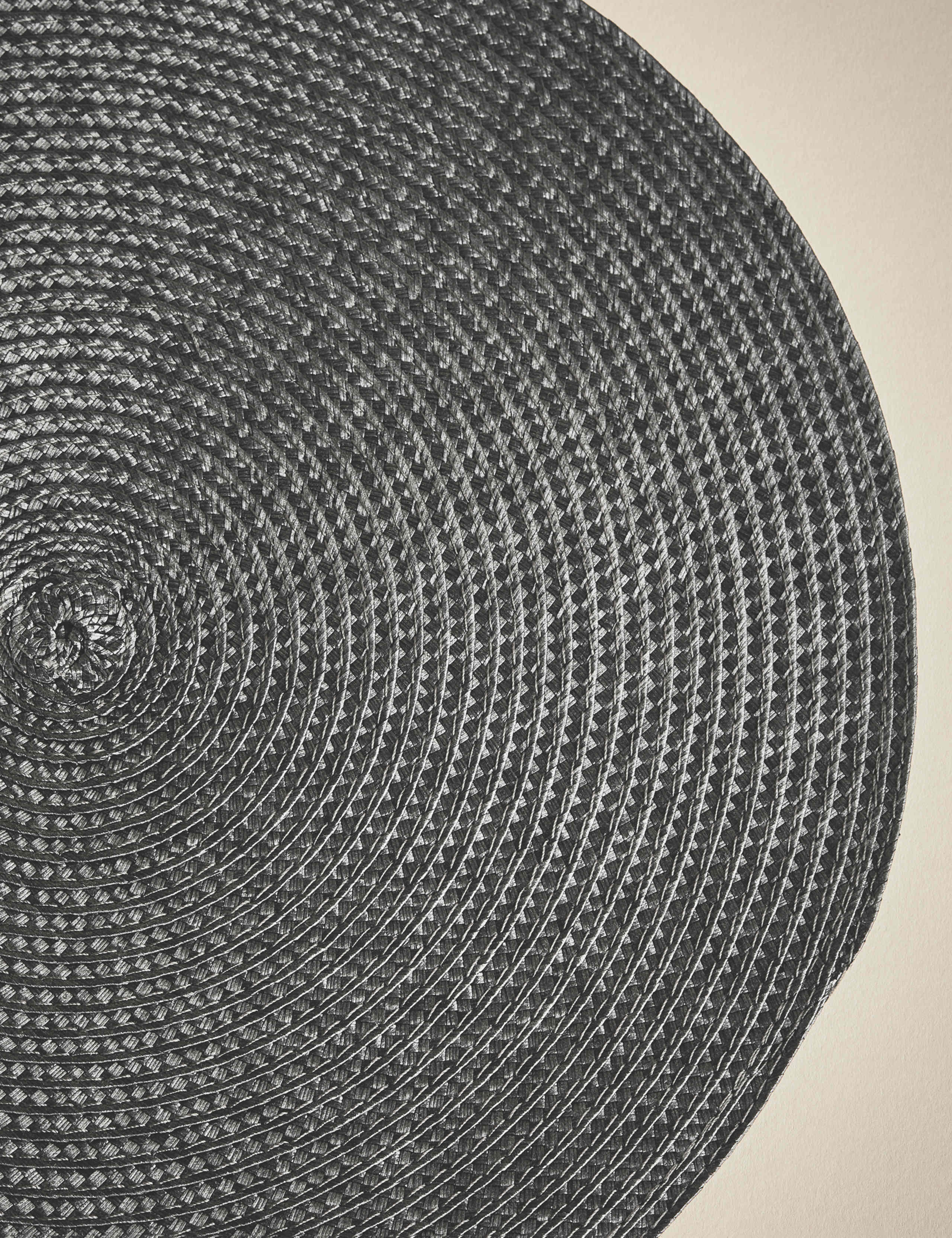 Set of 4 Round Woven Placemats 3 of 4