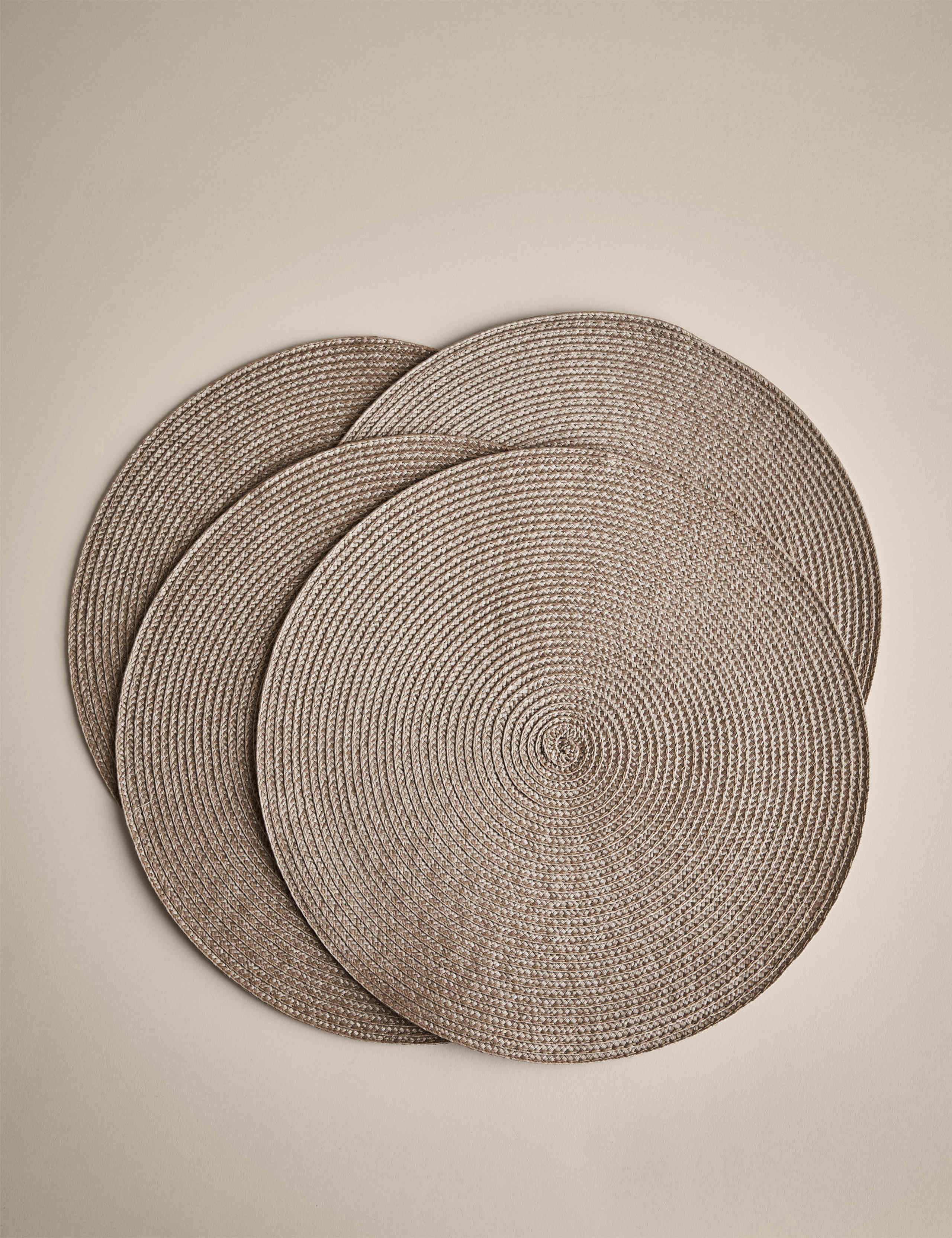 Set of 4 Round Woven Placemats 1 of 4