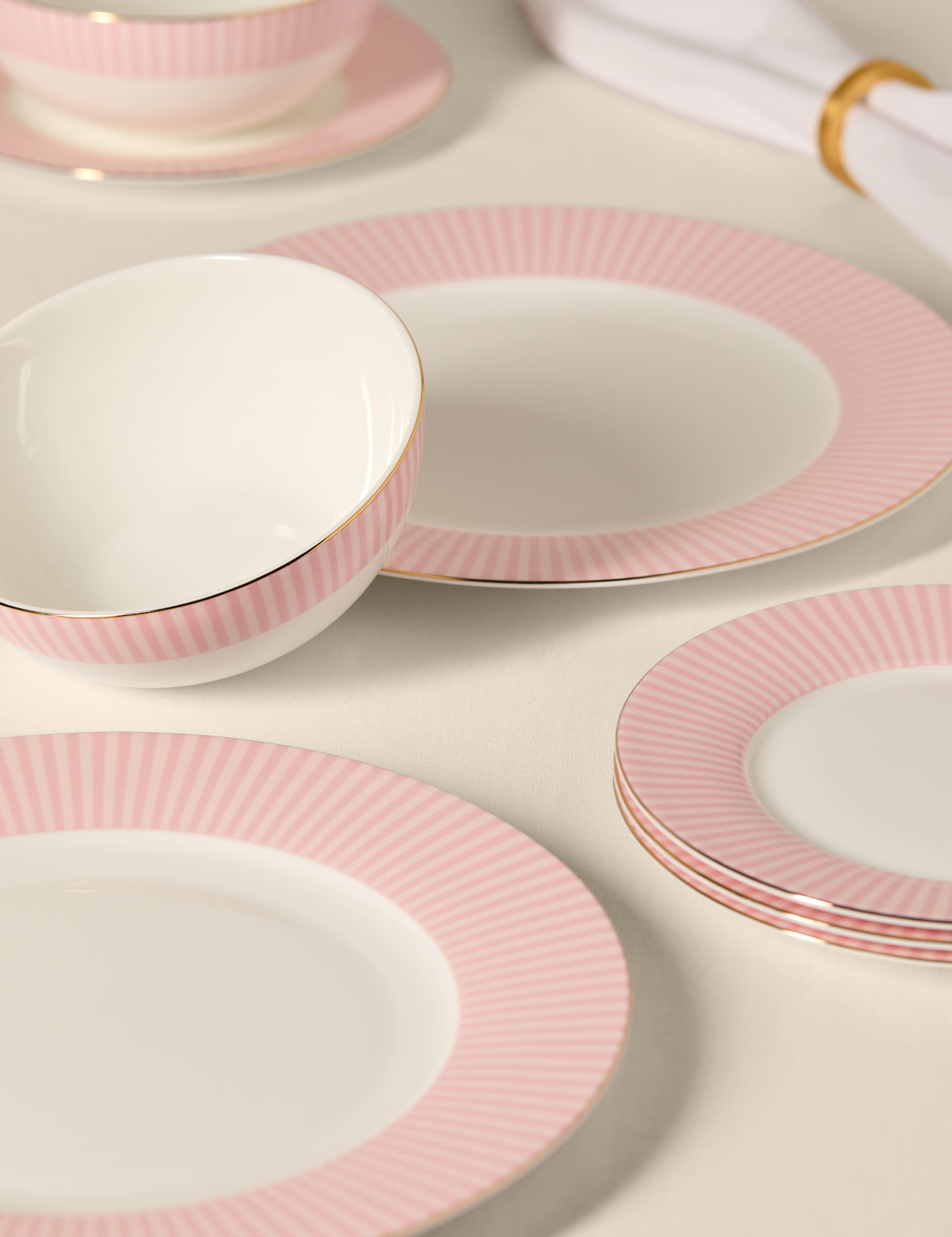 12 Piece Hampton Dinner Set 1 of 8